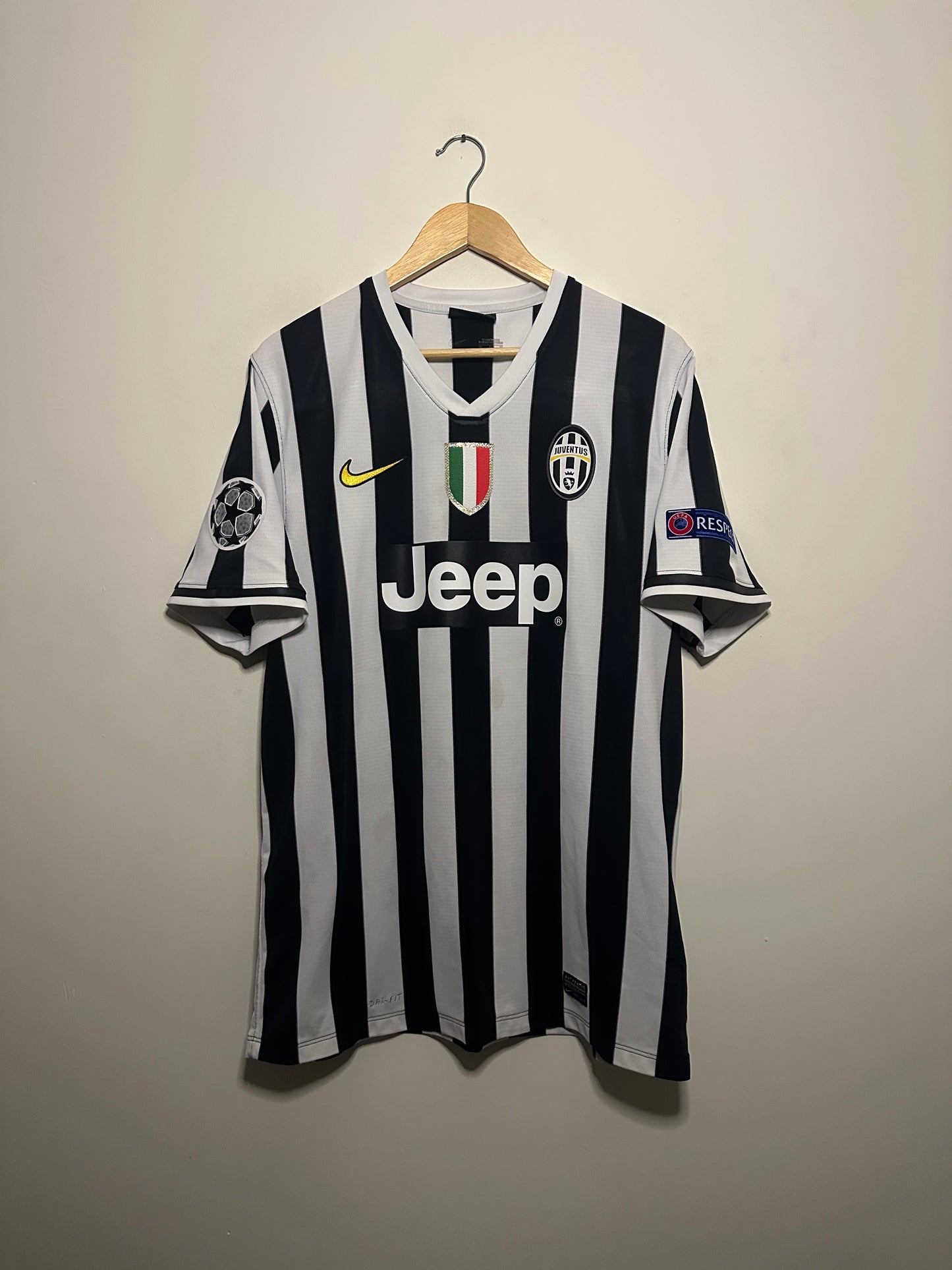 Paul Pogba Juventus FC 2013-14 home football shirt (XL)