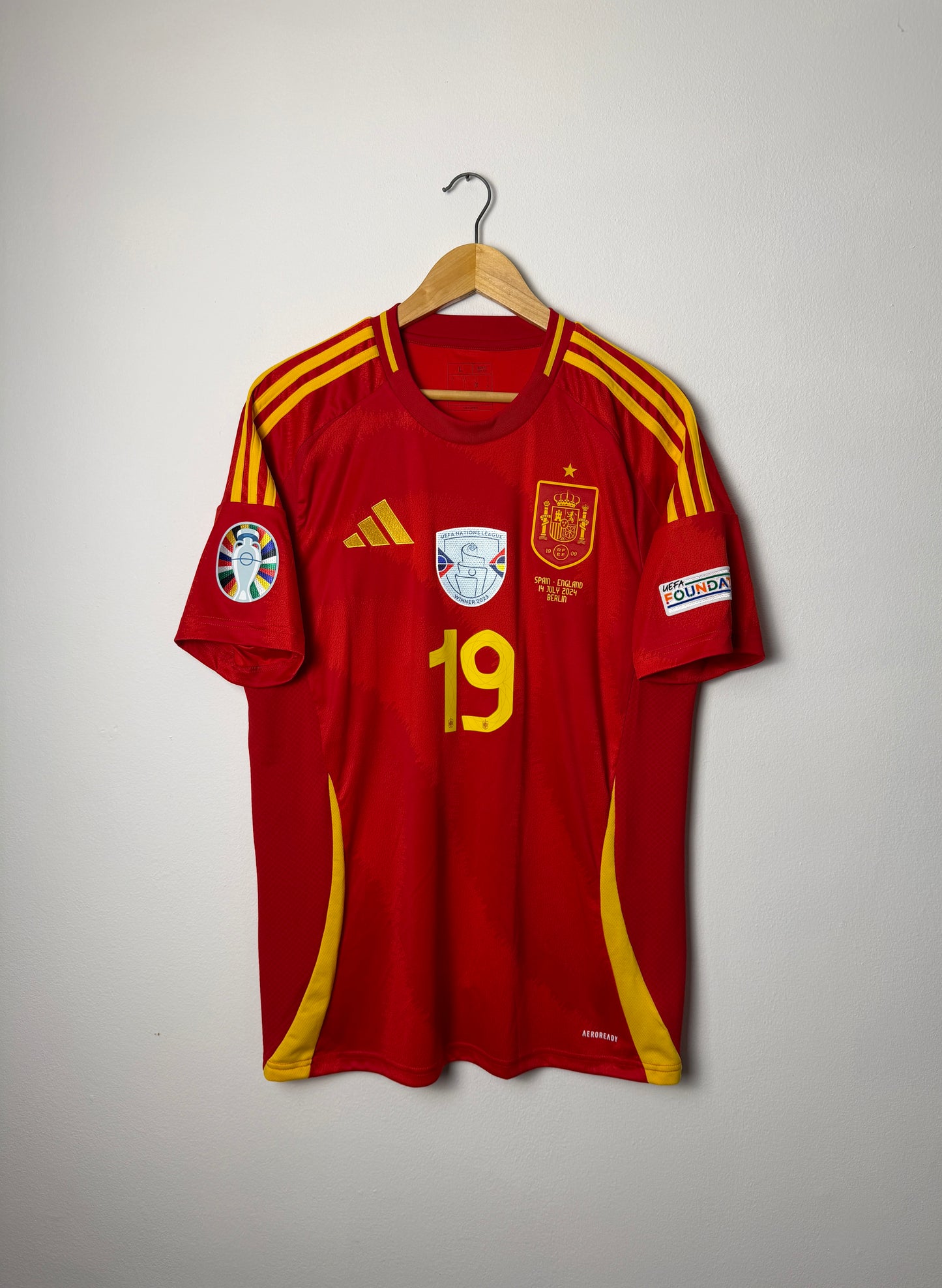 Lamine Yamal 2024 Euros Spain home football shirt (L)
