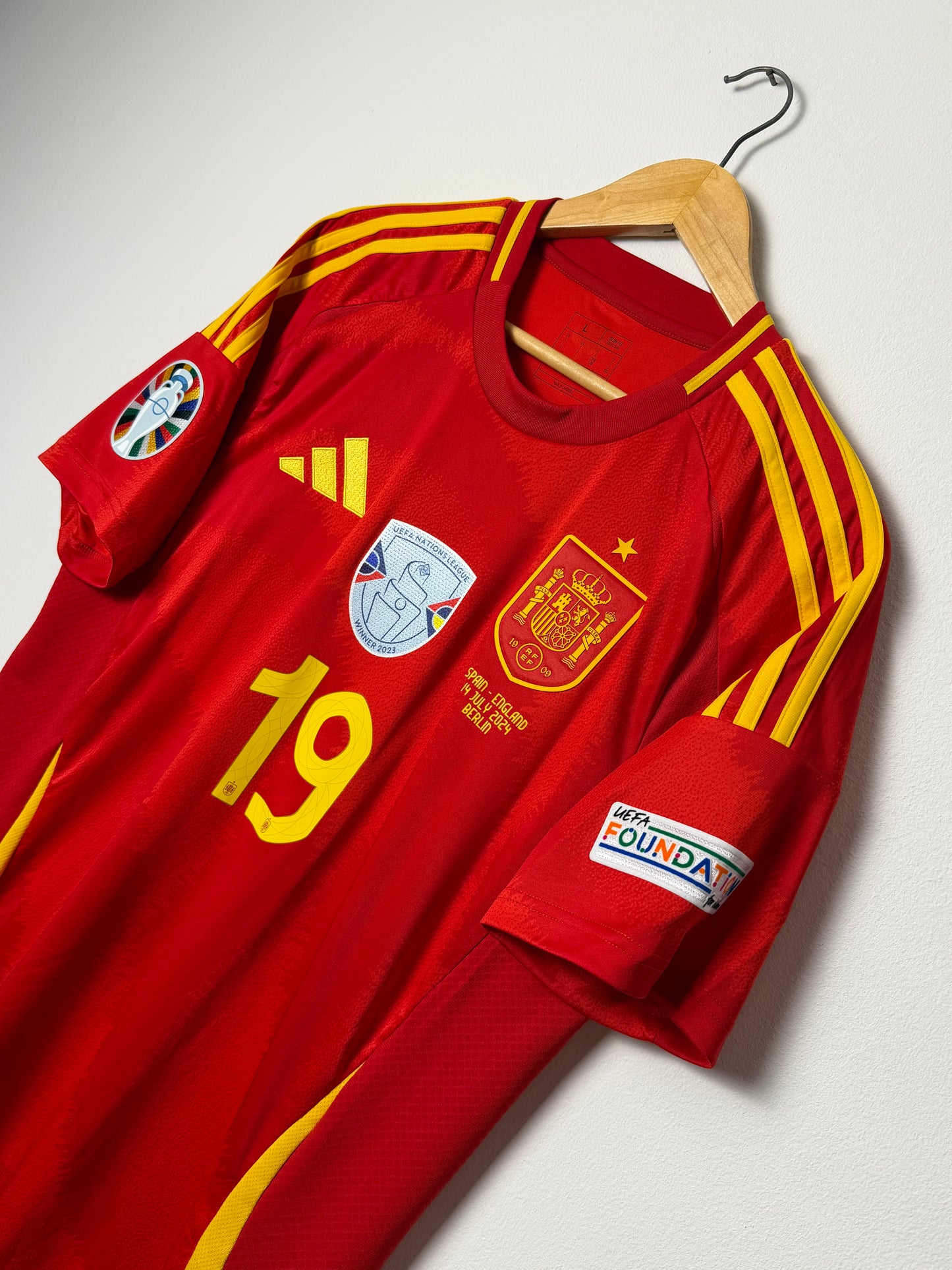 Lamine Yamal 2024 Euros Spain home football shirt (L)