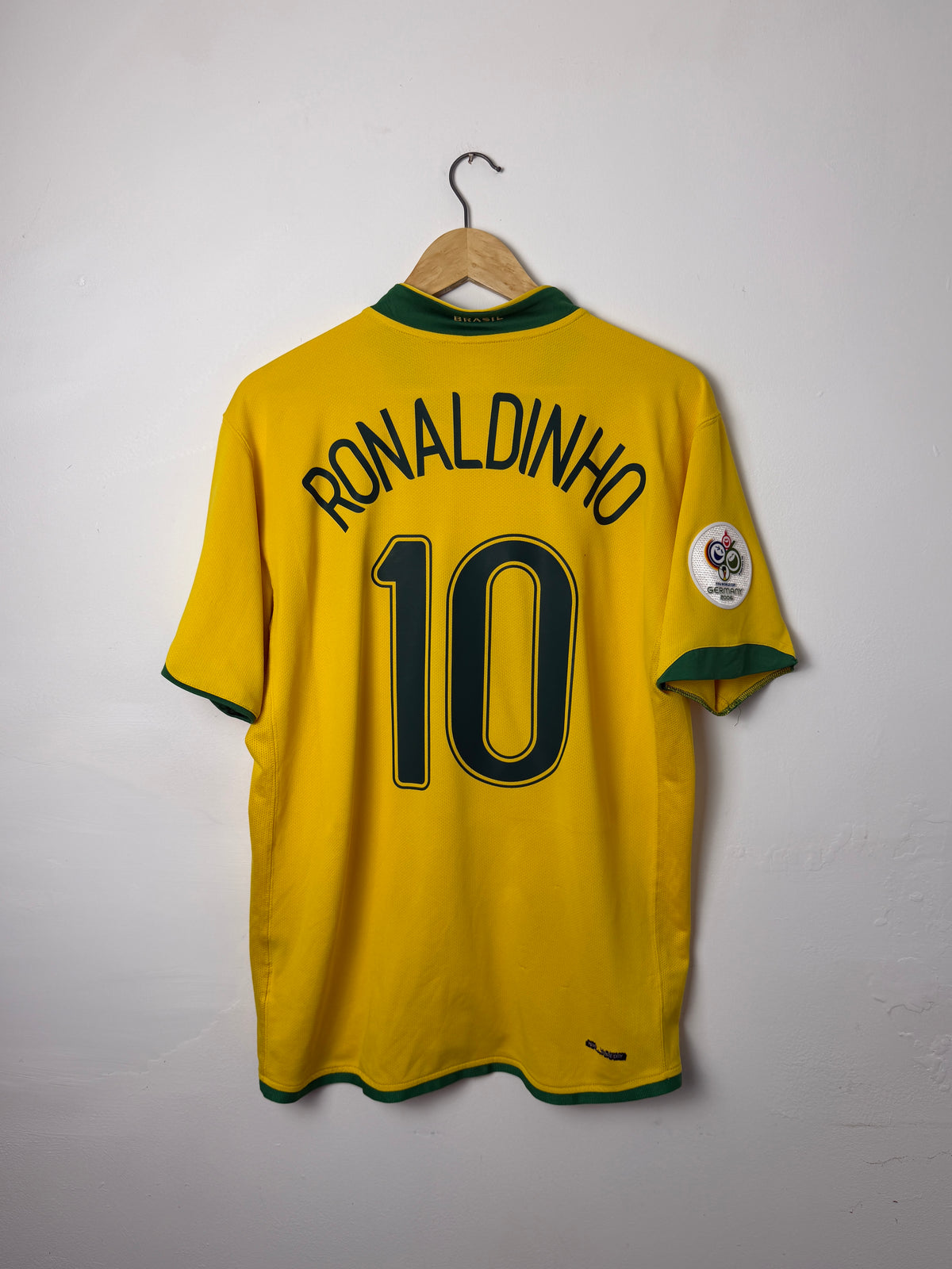 Ronaldinho Brazil 2006 home football shirt (L)