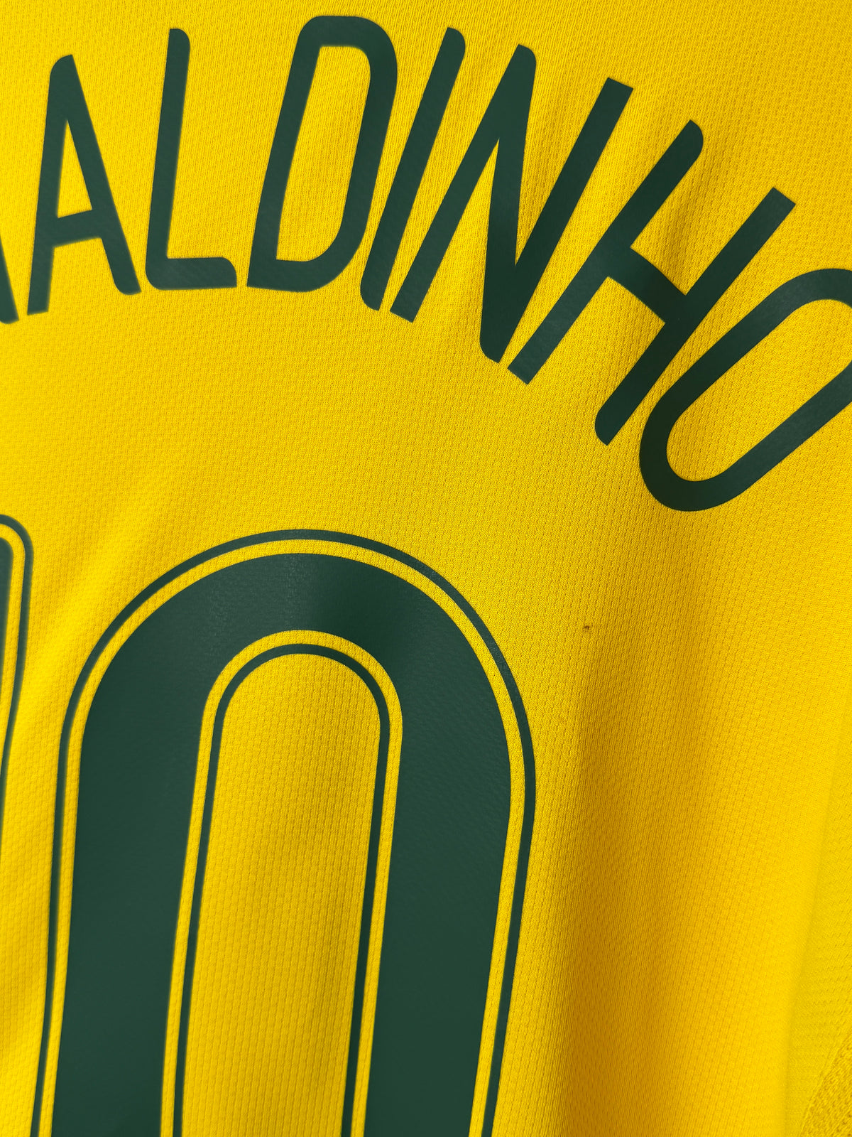 Ronaldinho Brazil 2006 home football shirt (L)