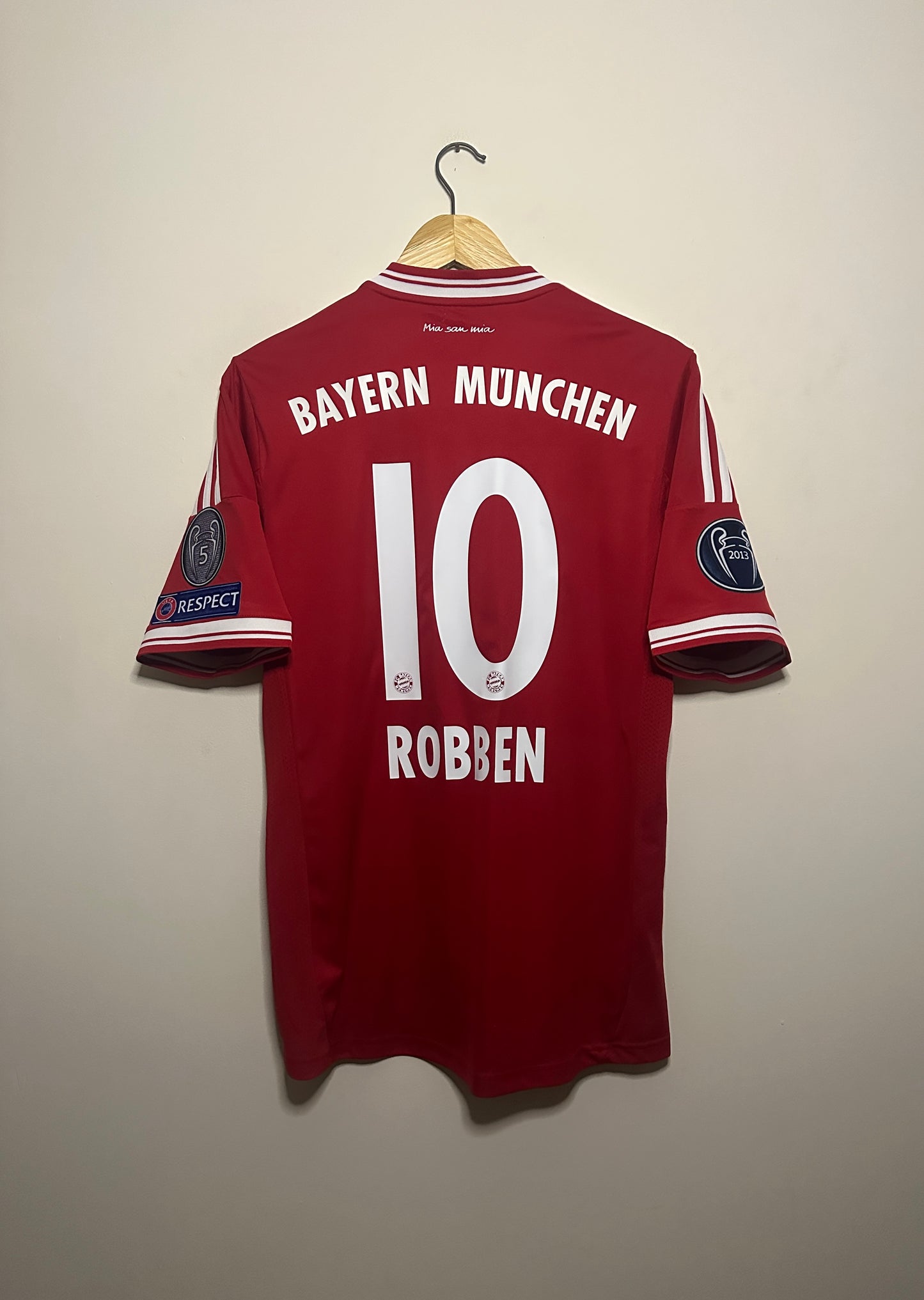 Arjen Robben Bayern Munich 2013-14 home football shirt (M)