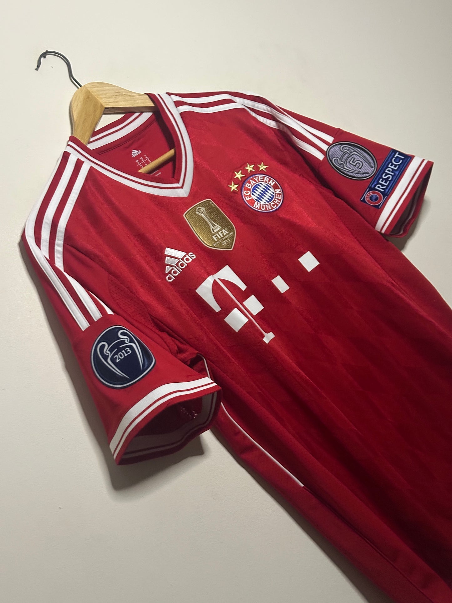 Arjen Robben Bayern Munich 2013-14 home football shirt (M)