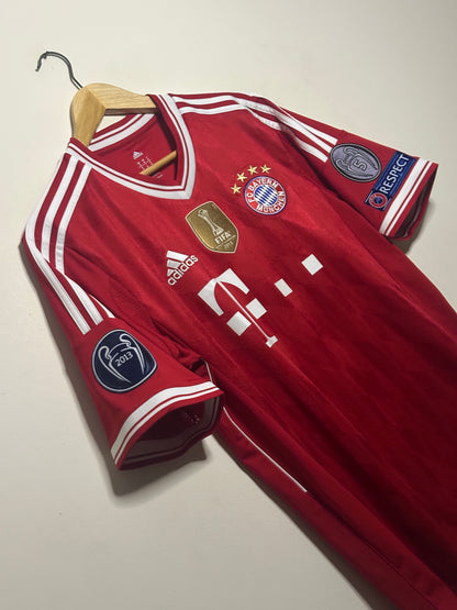 Arjen Robben Bayern Munich 2013-14 home football shirt (M)