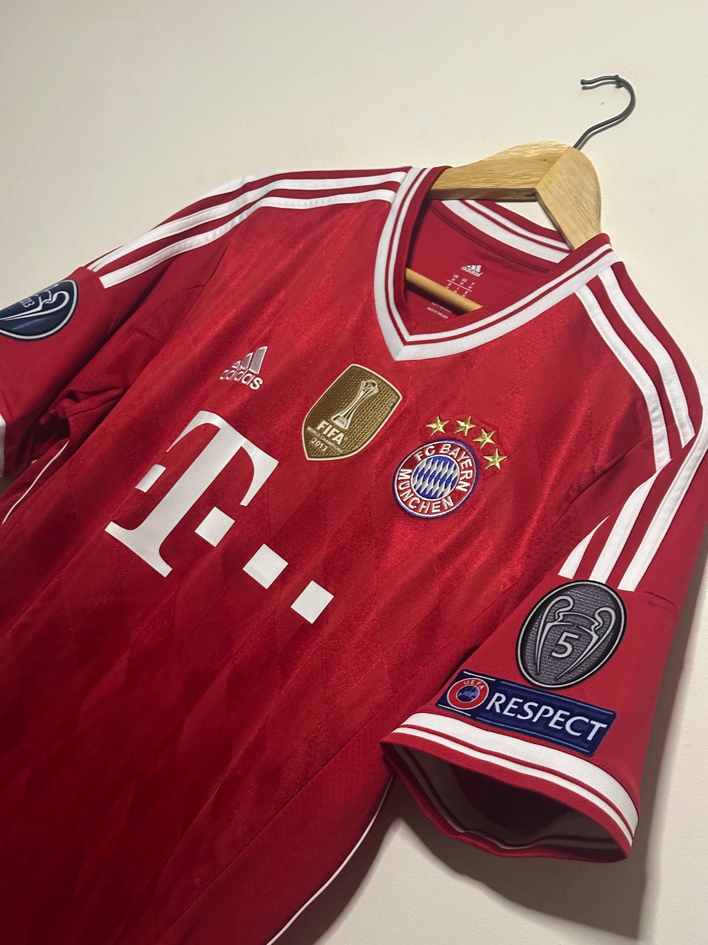Arjen Robben Bayern Munich 2013-14 home football shirt (M)