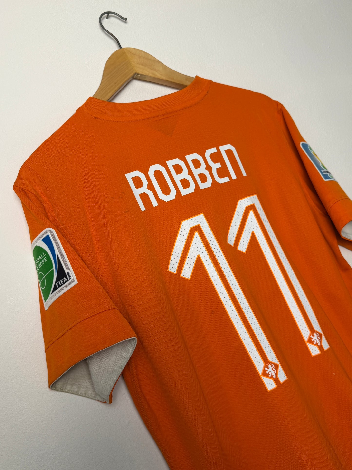 Arjen Robben Netherlands 2014 World Cup home football shirt (M)