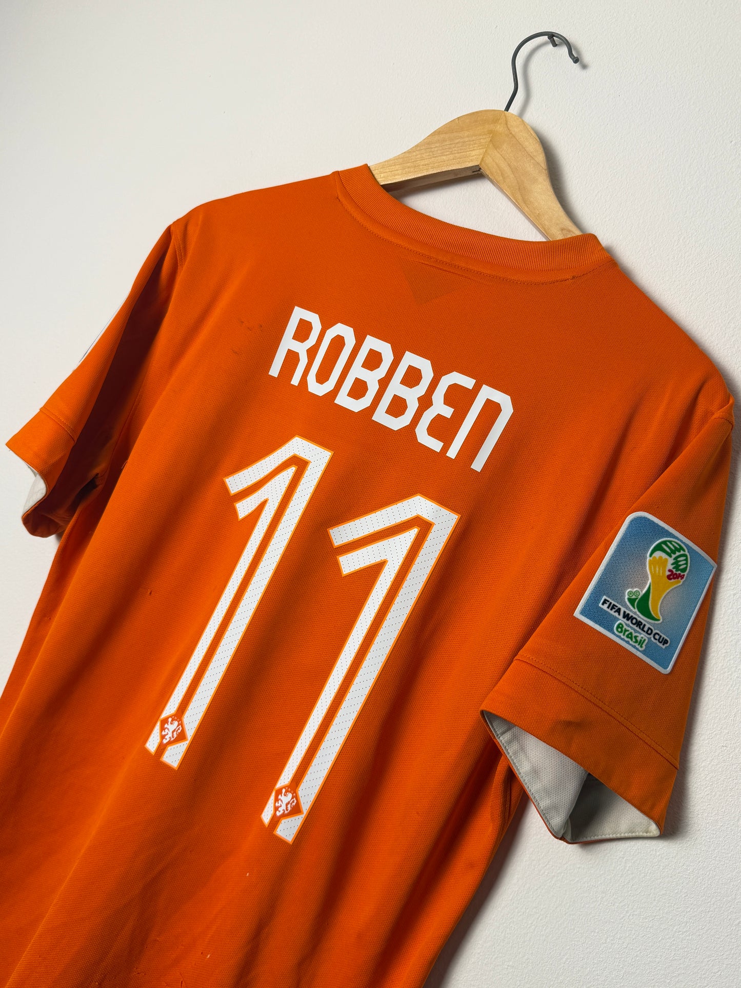 Arjen Robben Netherlands 2014 World Cup home football shirt (M)