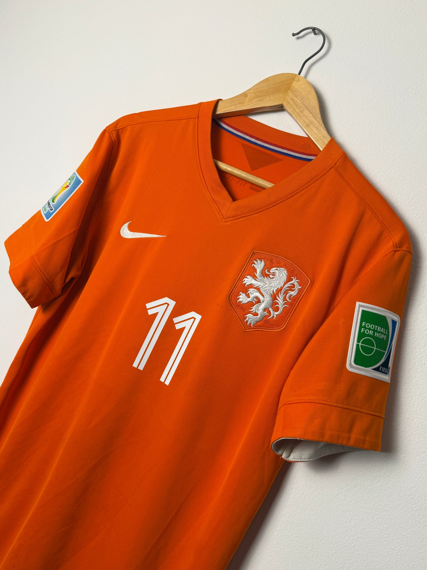 Arjen Robben Netherlands 2014 World Cup home football shirt (M)