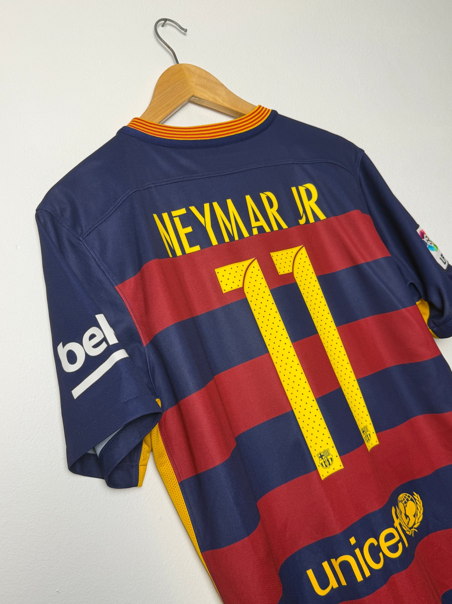 Neymar JR FC Barcelona 2015-16 home football shirt (M)