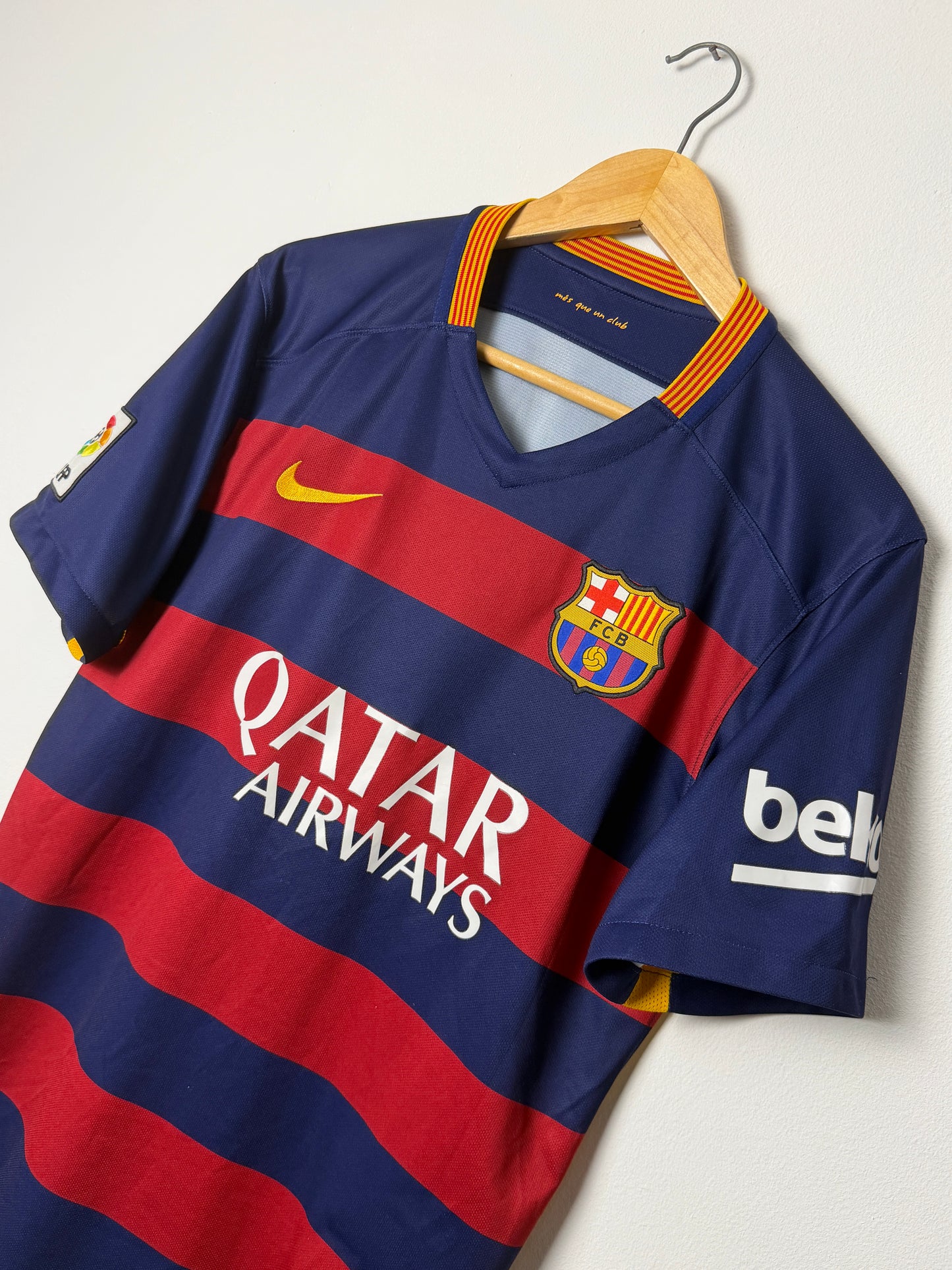 Neymar JR FC Barcelona 2015-16 home football shirt (M)