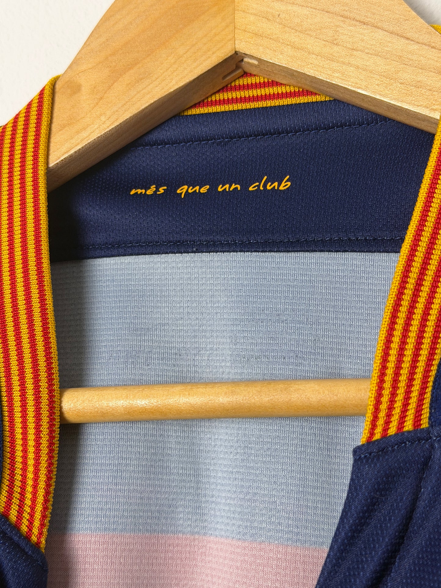Neymar JR FC Barcelona 2015-16 home football shirt (M)