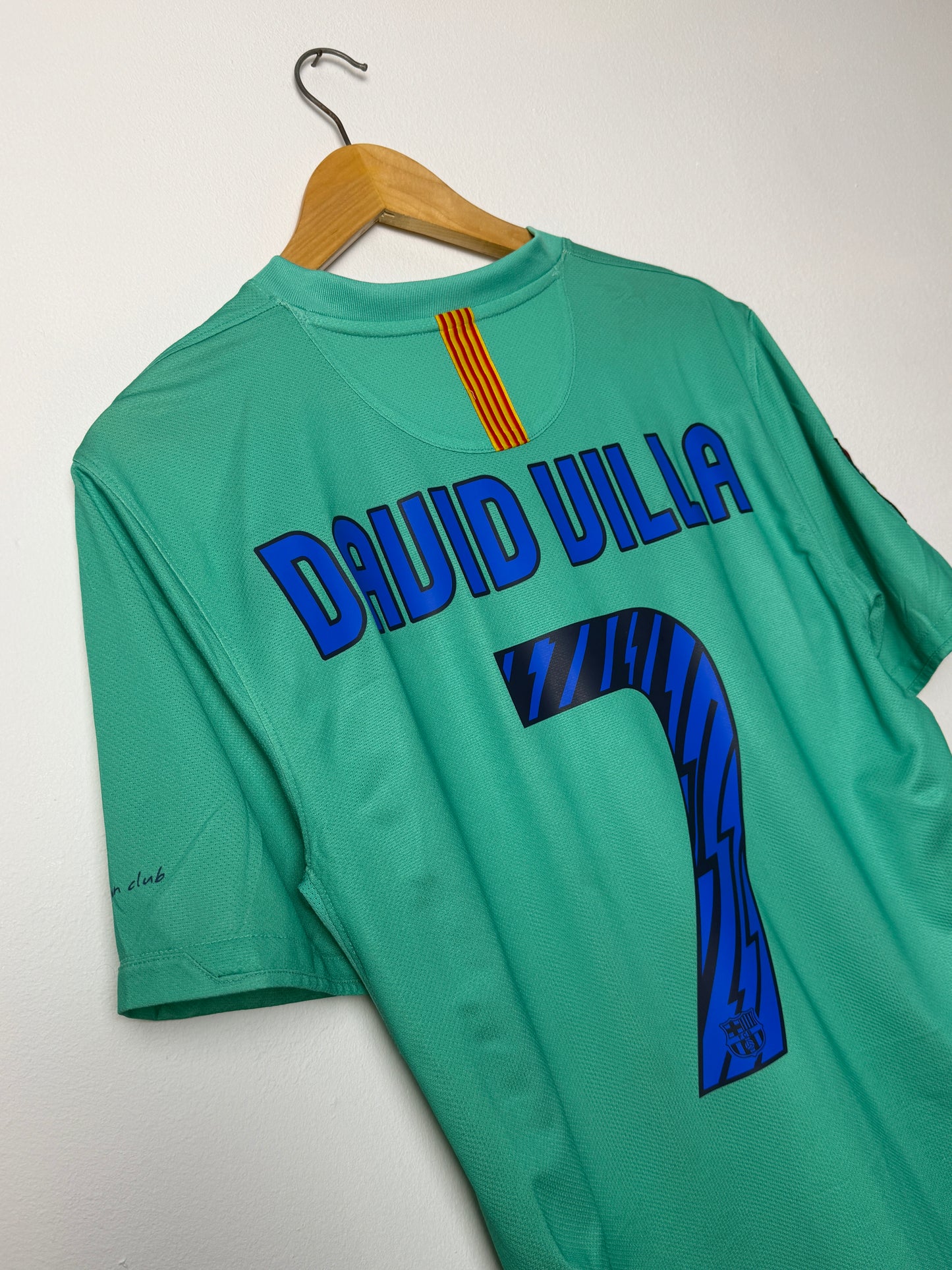 David Villa FC Barcelona 2010-11 away football shirt (M)