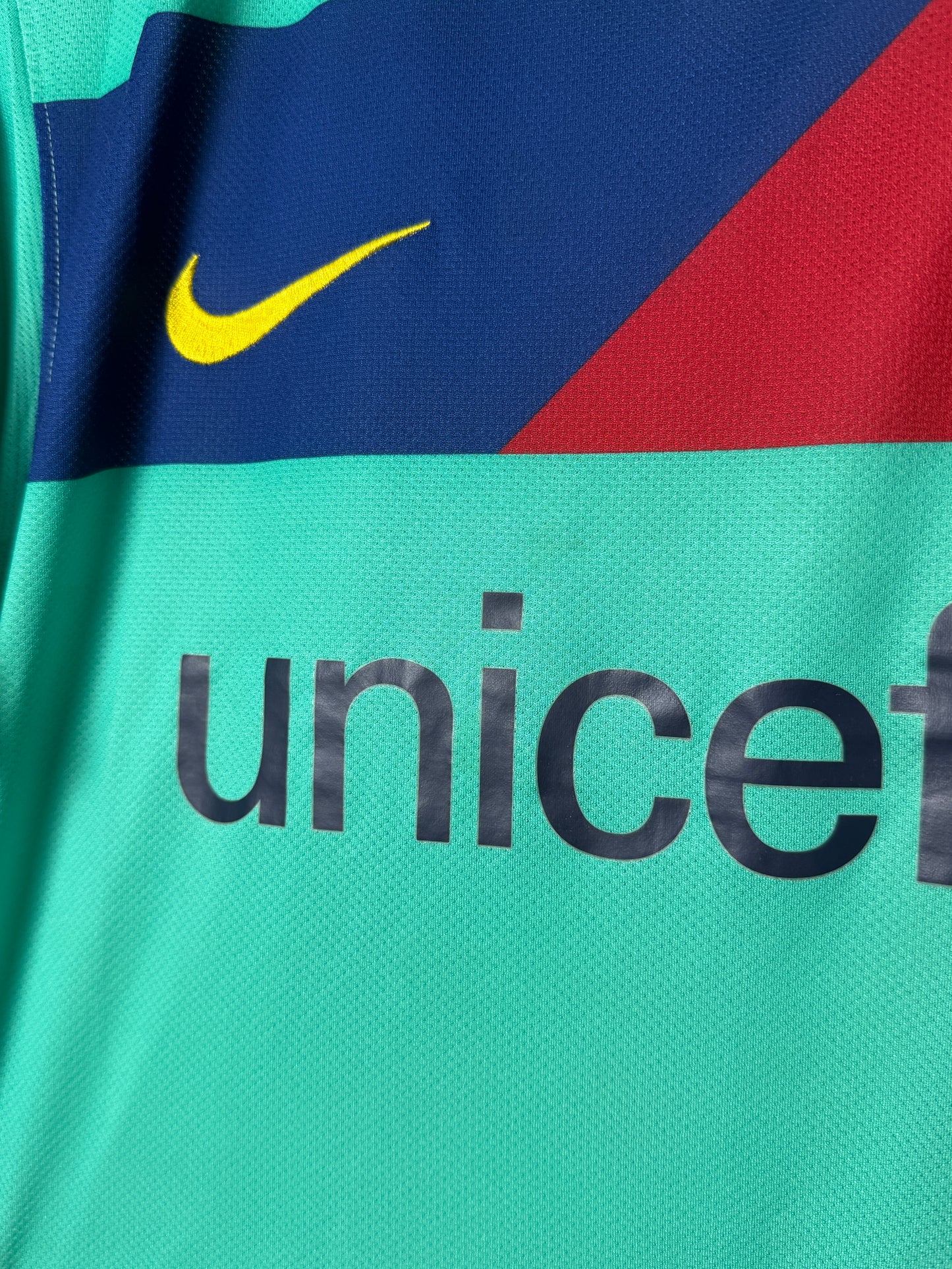 David Villa FC Barcelona 2010-11 away football shirt (M)
