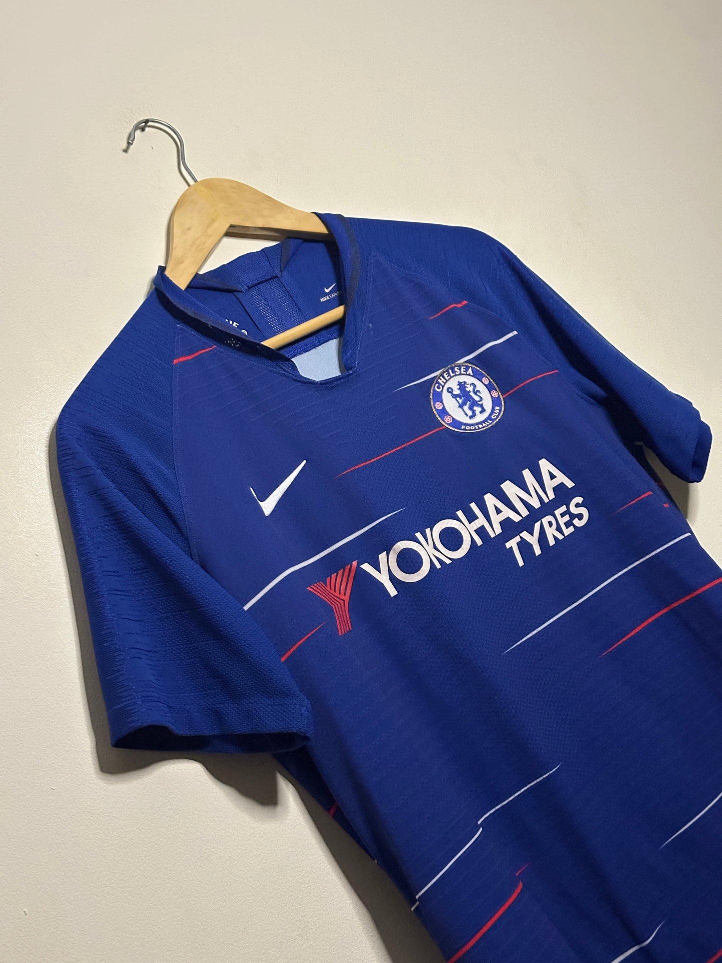 Eden Hazard Chelsea FC 2018-19 Vaporknit home football shirt (M)