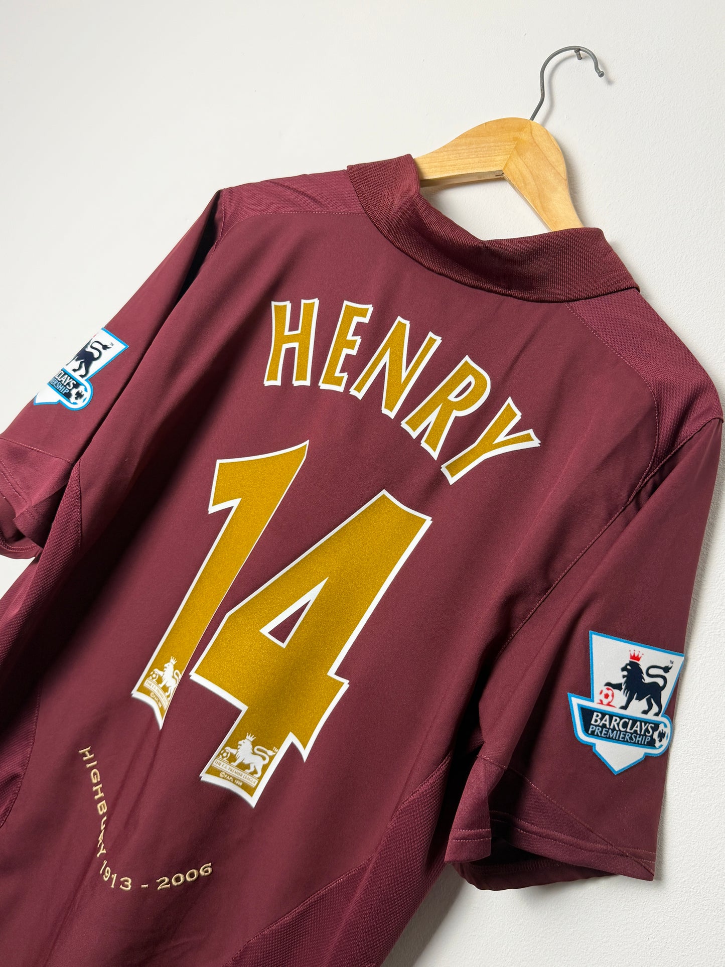 Thierry Henry Arsenal FC 2005-06 home football shirt (L)