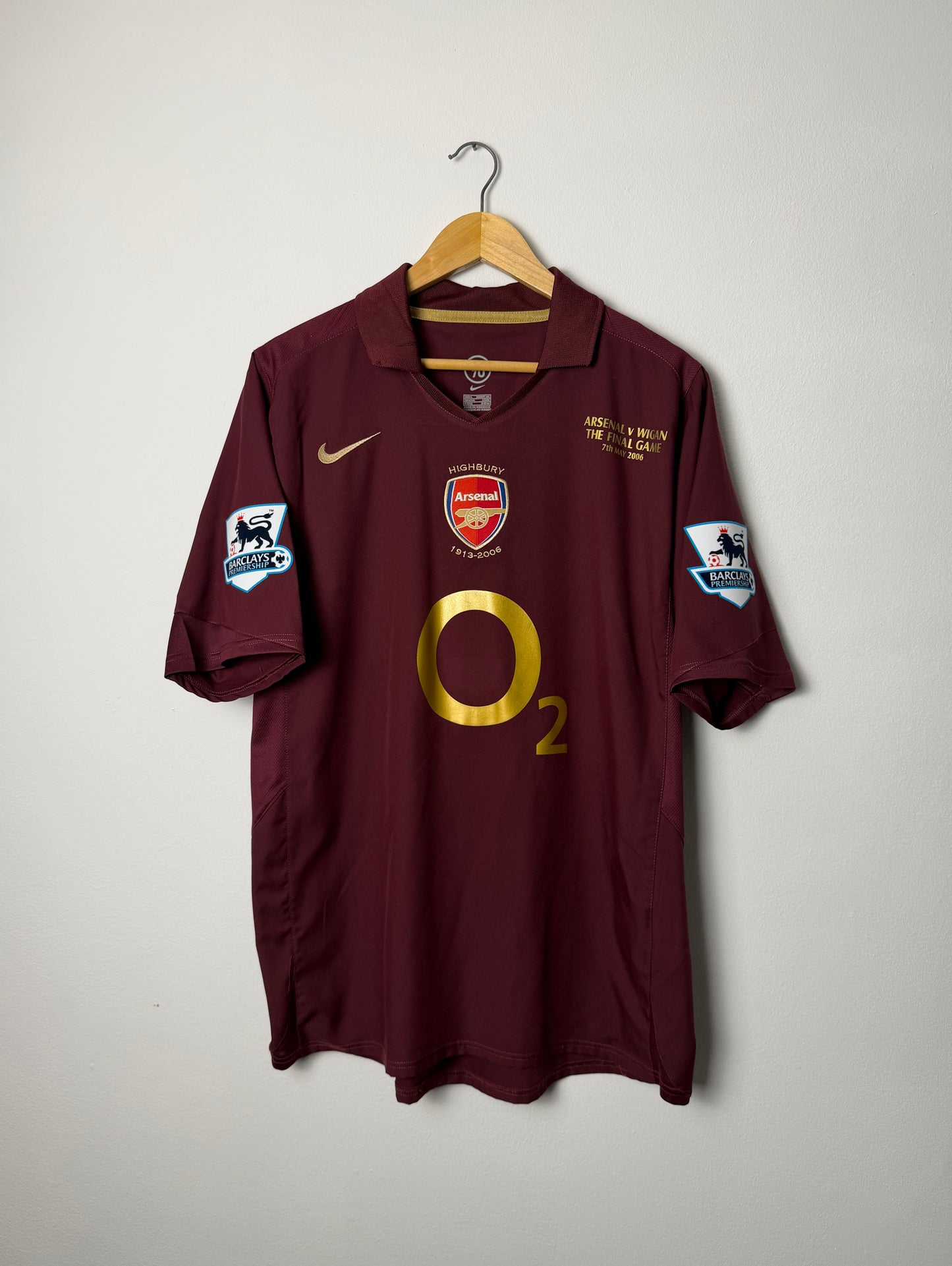 Thierry Henry Arsenal FC 2005-06 home football shirt (L)