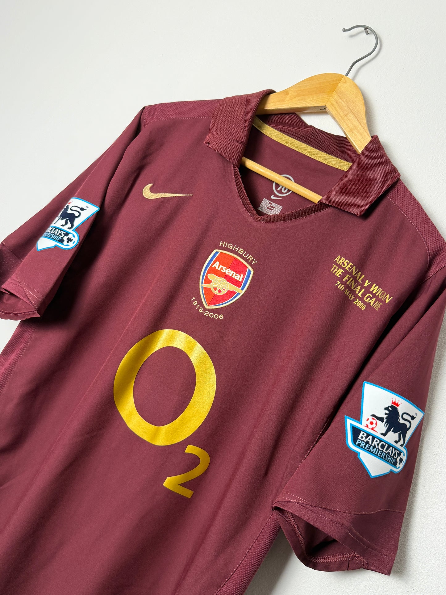 Thierry Henry Arsenal FC 2005-06 home football shirt (L)