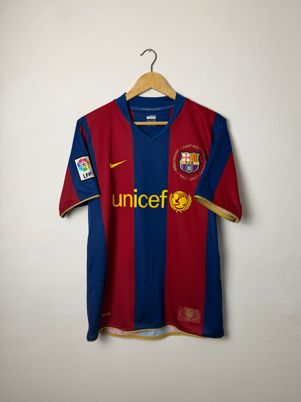 Lionel Messi FC Barcelona 2007-08 home football shirt (M)