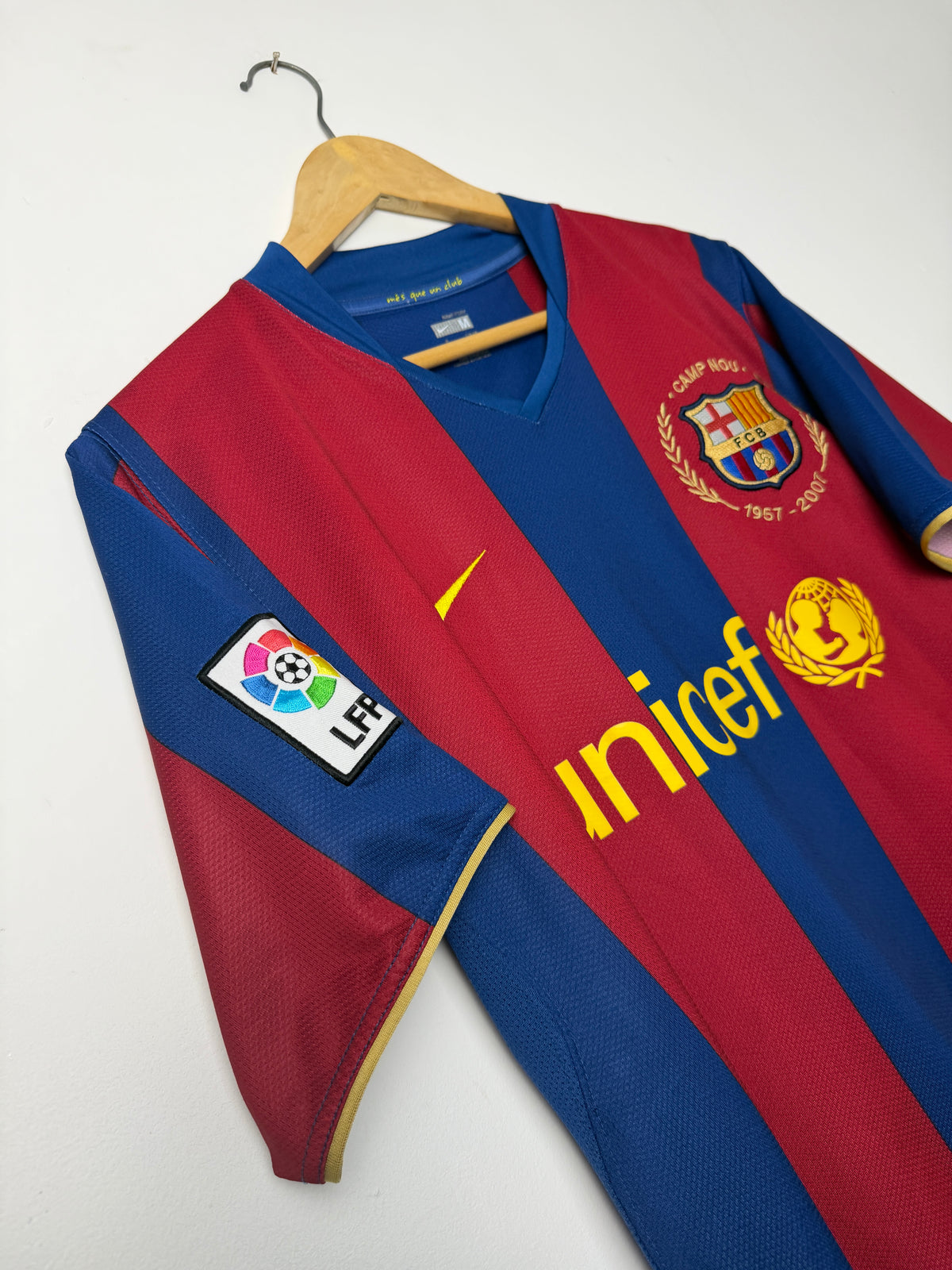 Lionel Messi FC Barcelona 2007-08 home football shirt (M)