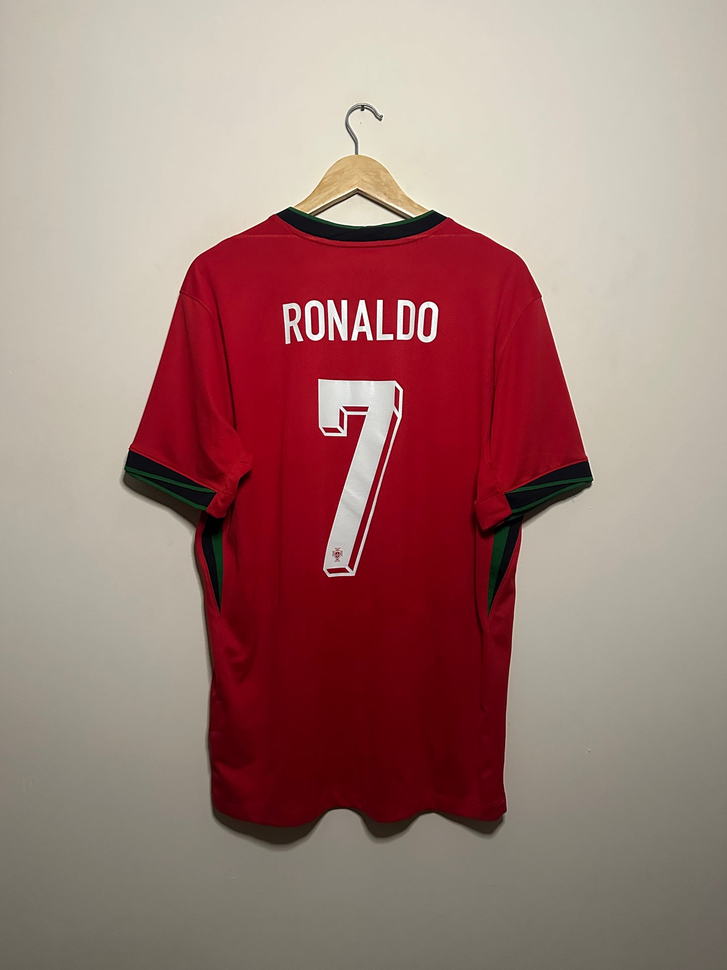 Cristiano Ronaldo Portugal 2024 Euro home football shirt (L)