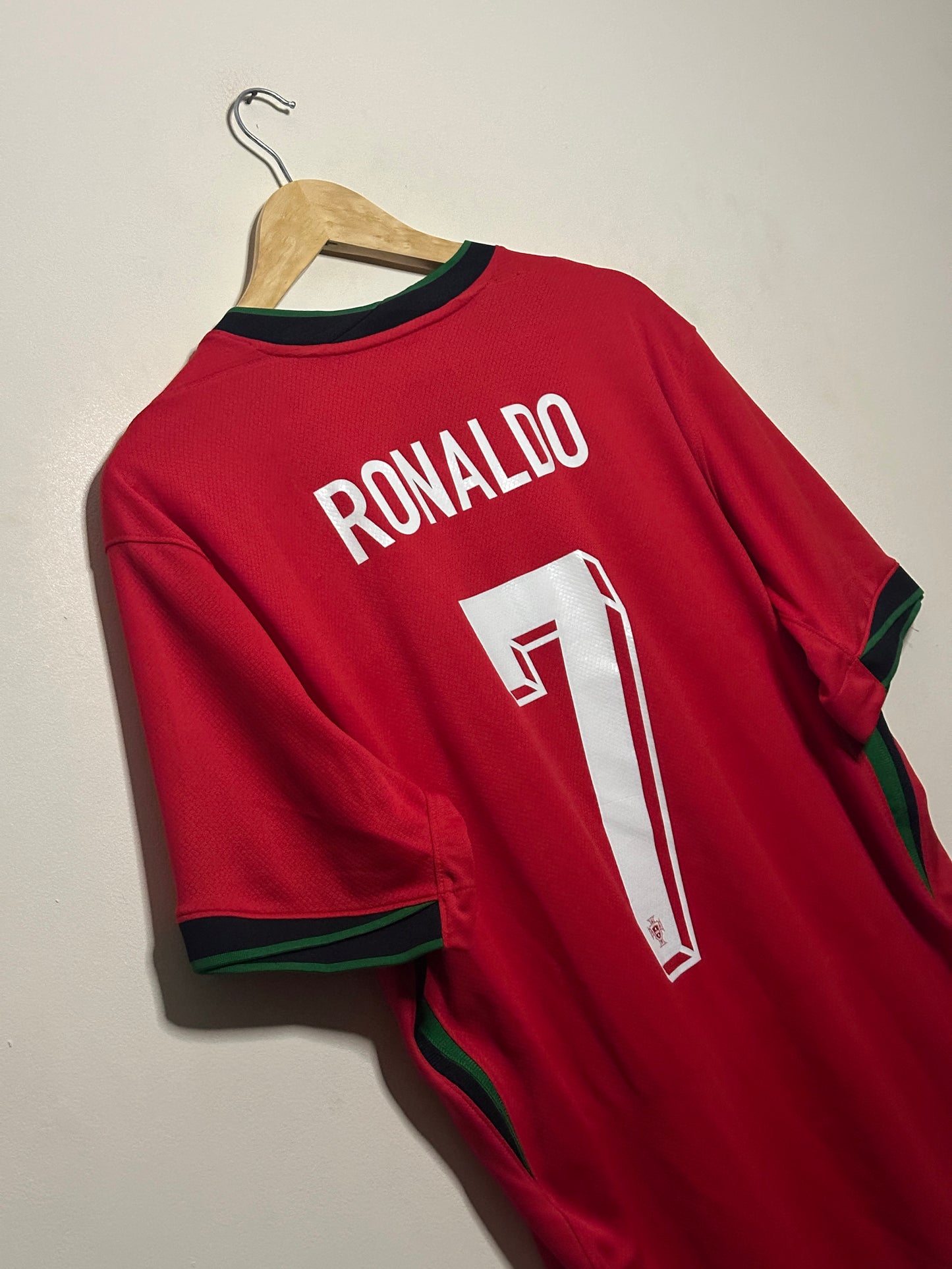 Cristiano Ronaldo Portugal 2024 Euro home football shirt (L)