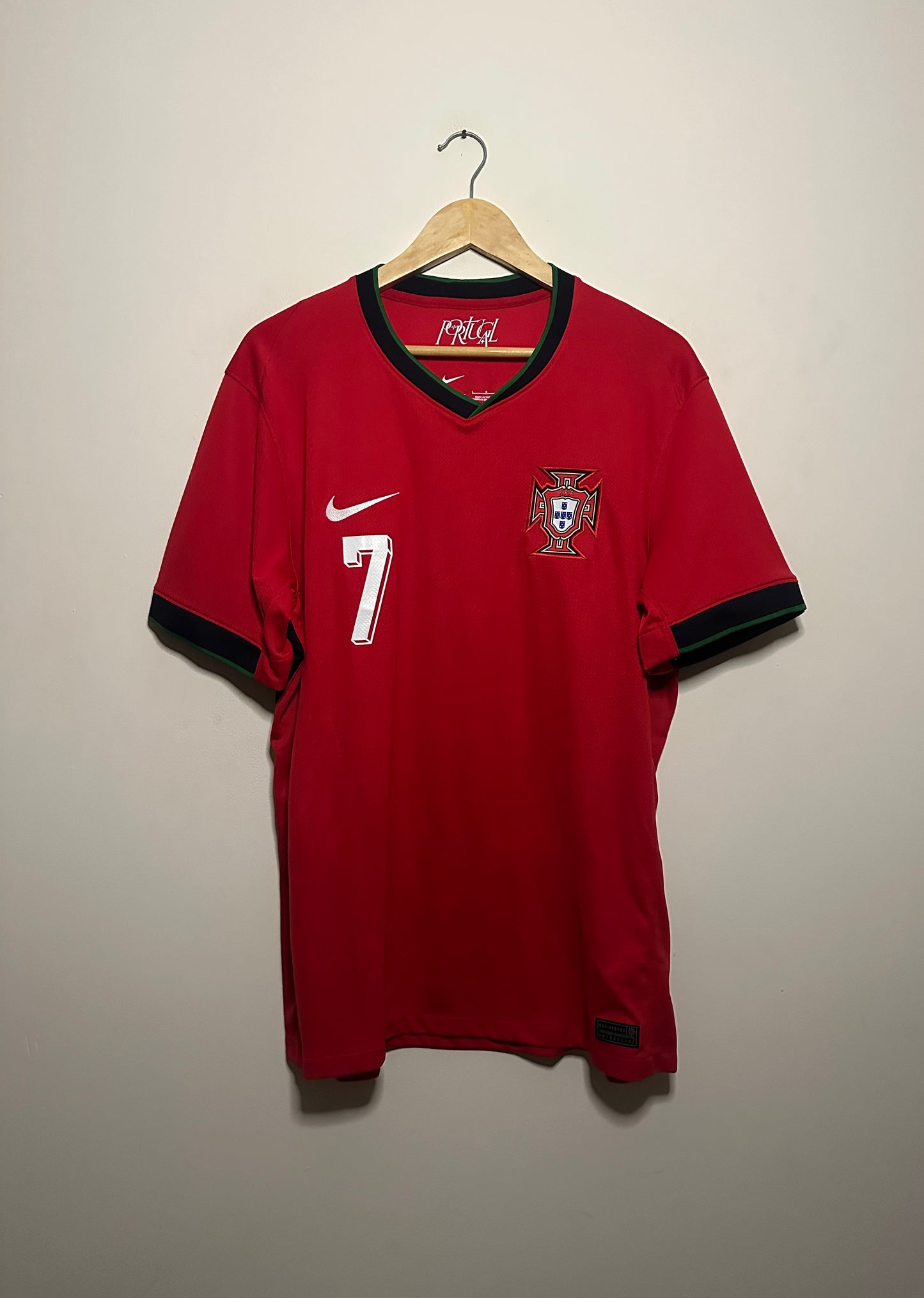 Cristiano Ronaldo Portugal 2024 Euro home football shirt (L)