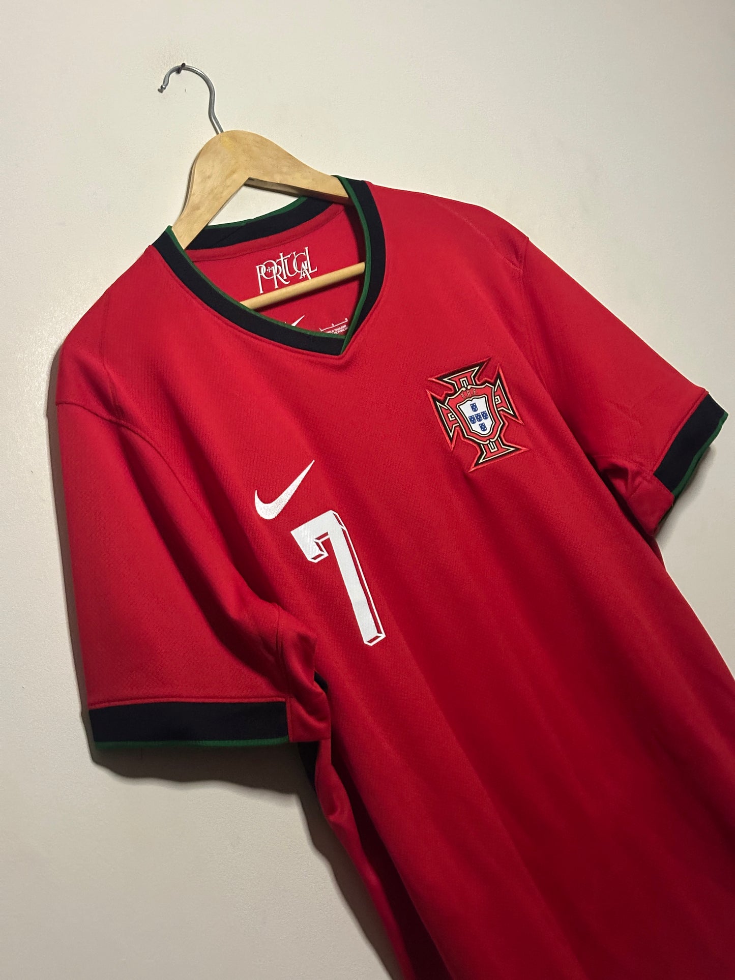 Cristiano Ronaldo Portugal 2024 Euro home football shirt (L)