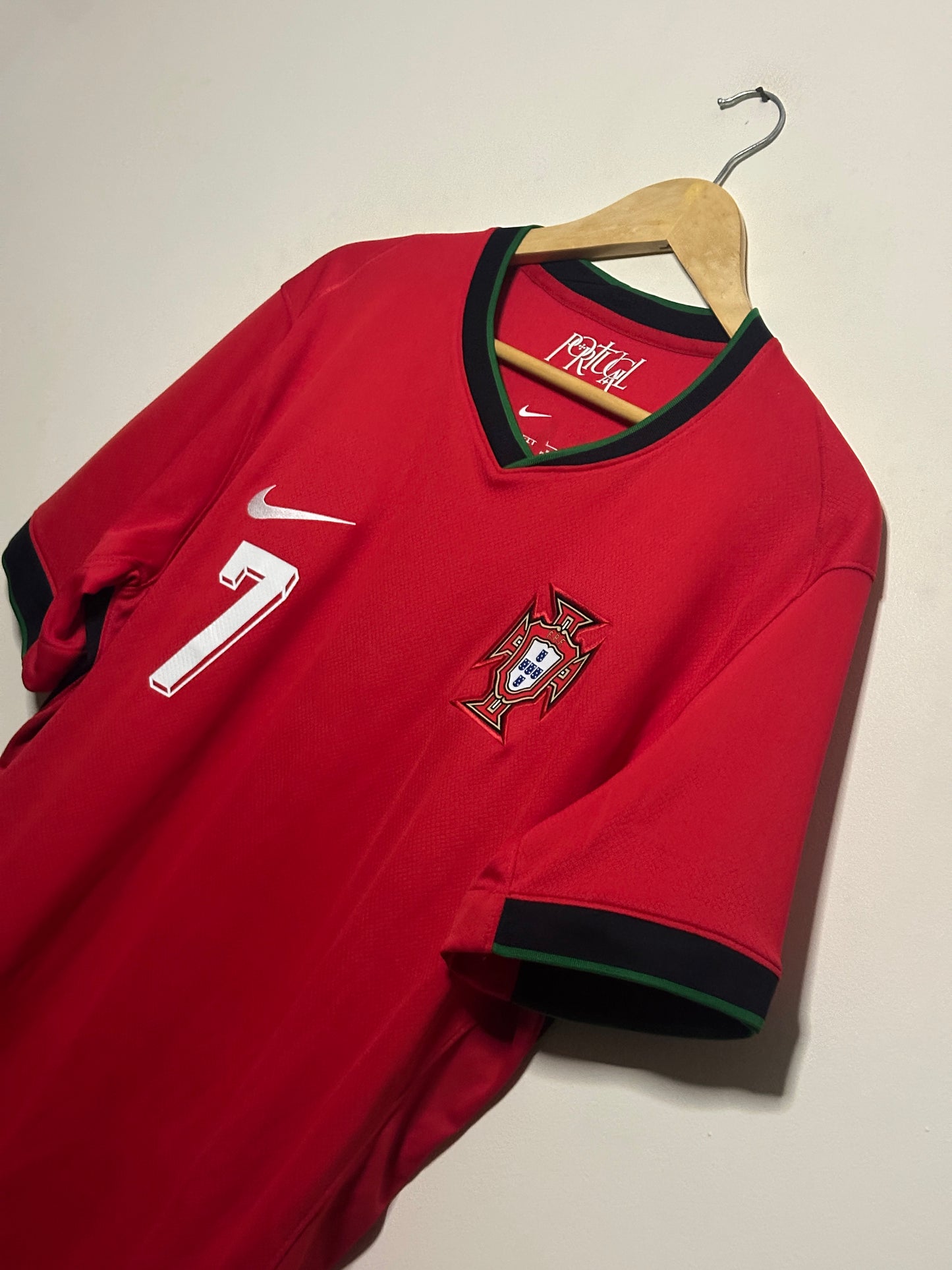 Cristiano Ronaldo Portugal 2024 Euro home football shirt (L)