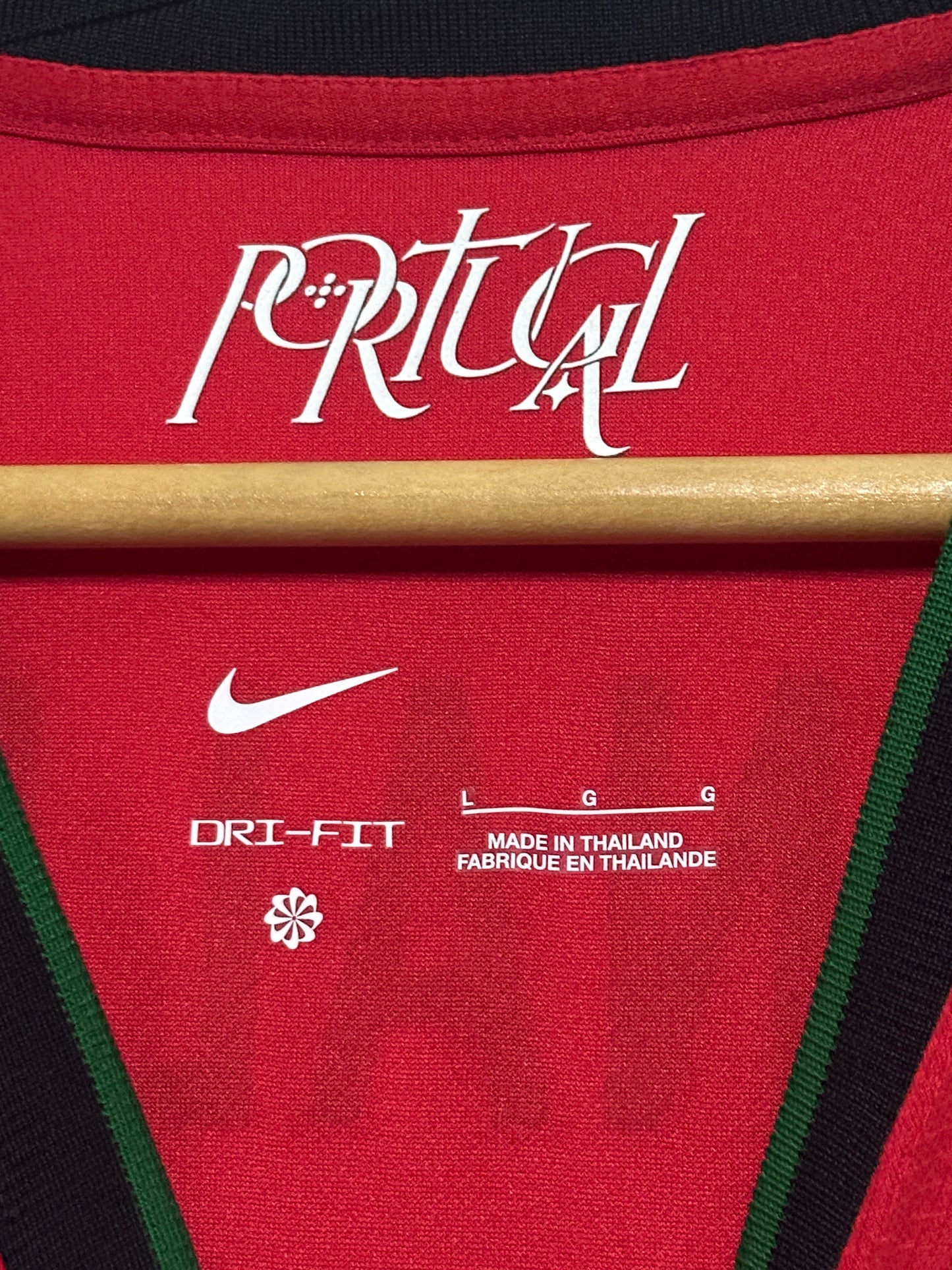 Cristiano Ronaldo Portugal 2024 Euro home football shirt (L)