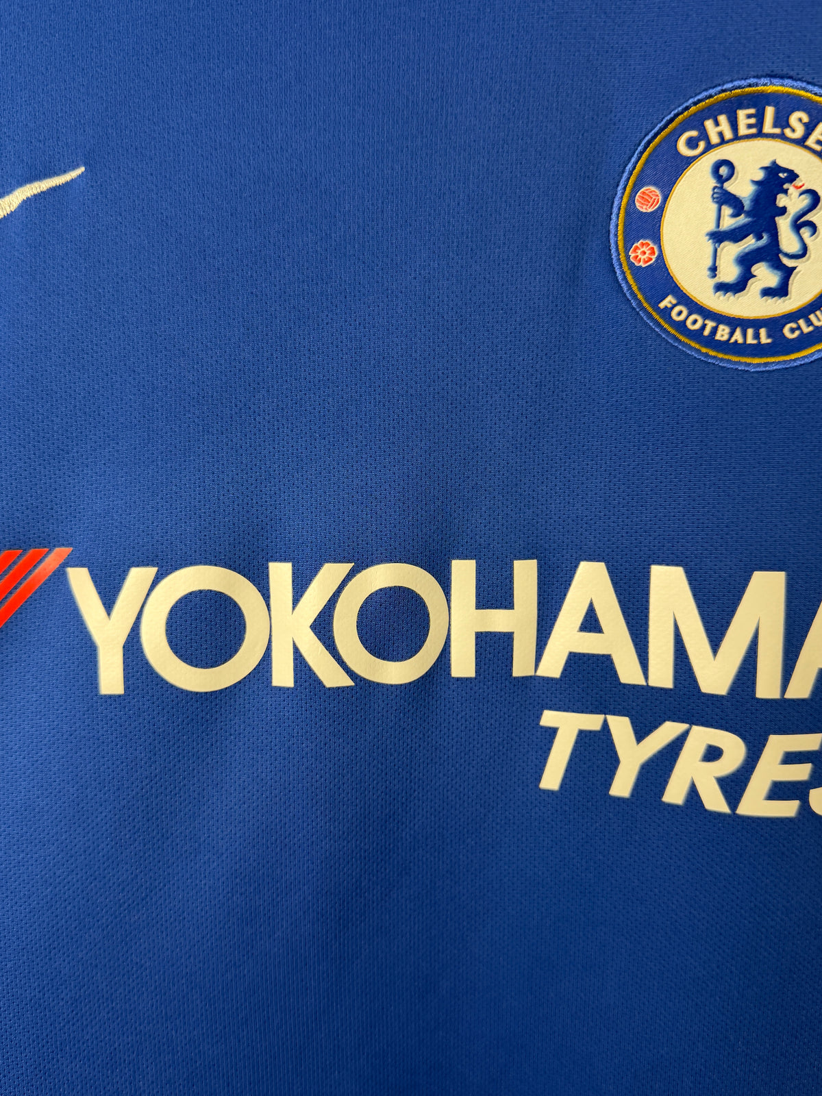 Eden Hazard Chelsea FC 2017-18 home football shirt (M)