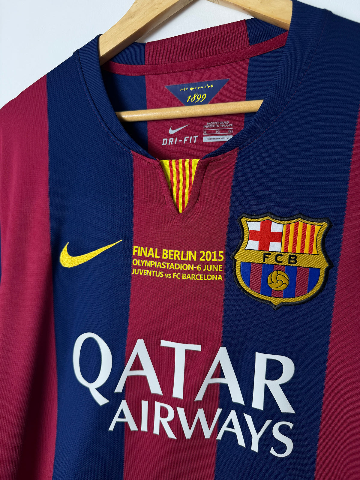 Lionel Messi FC Barcelona 2014-15 home football shirt (XL)