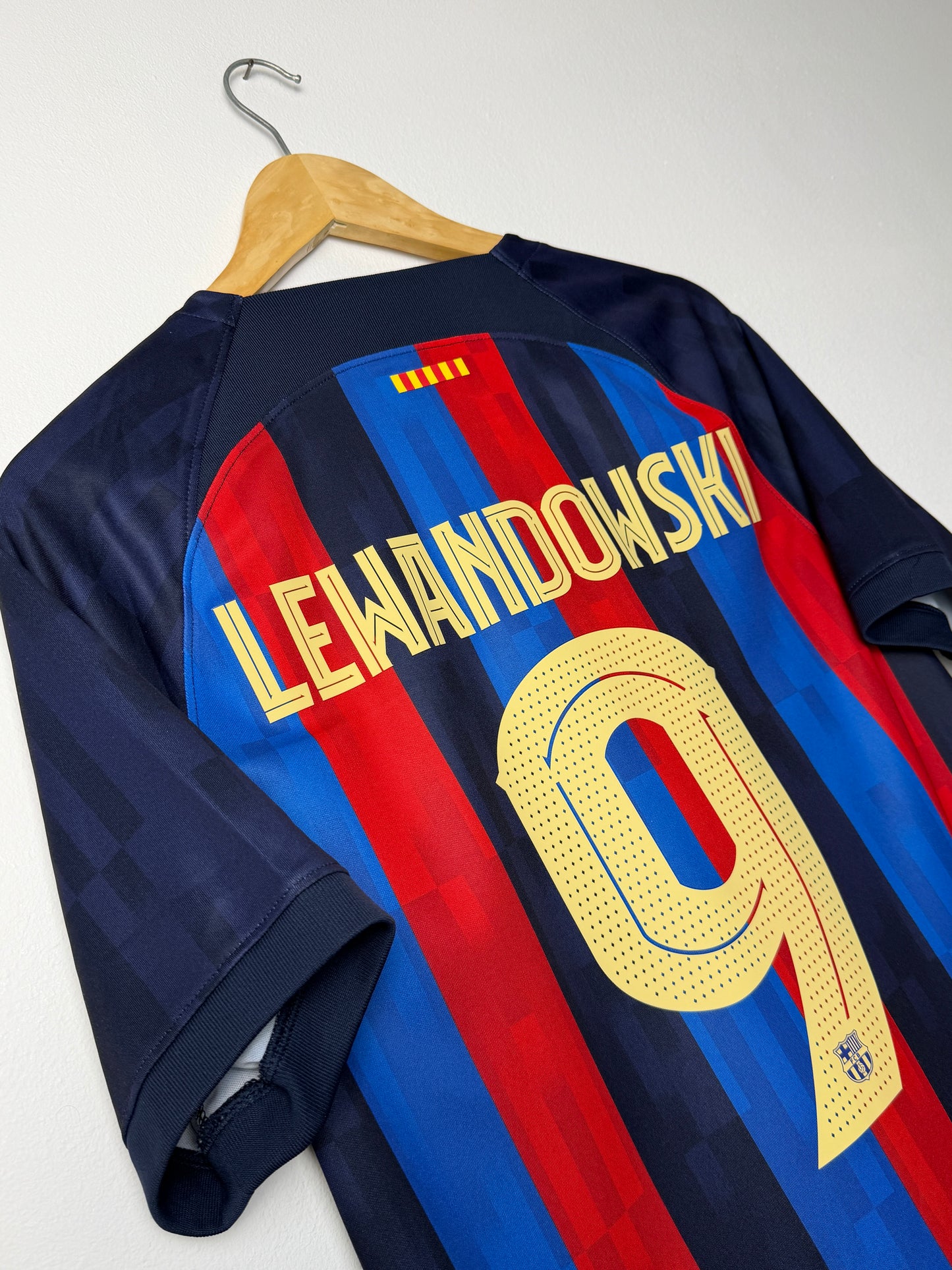 Robert Lewandowski FC Barcelona 2022-23 home football shirt (M)
