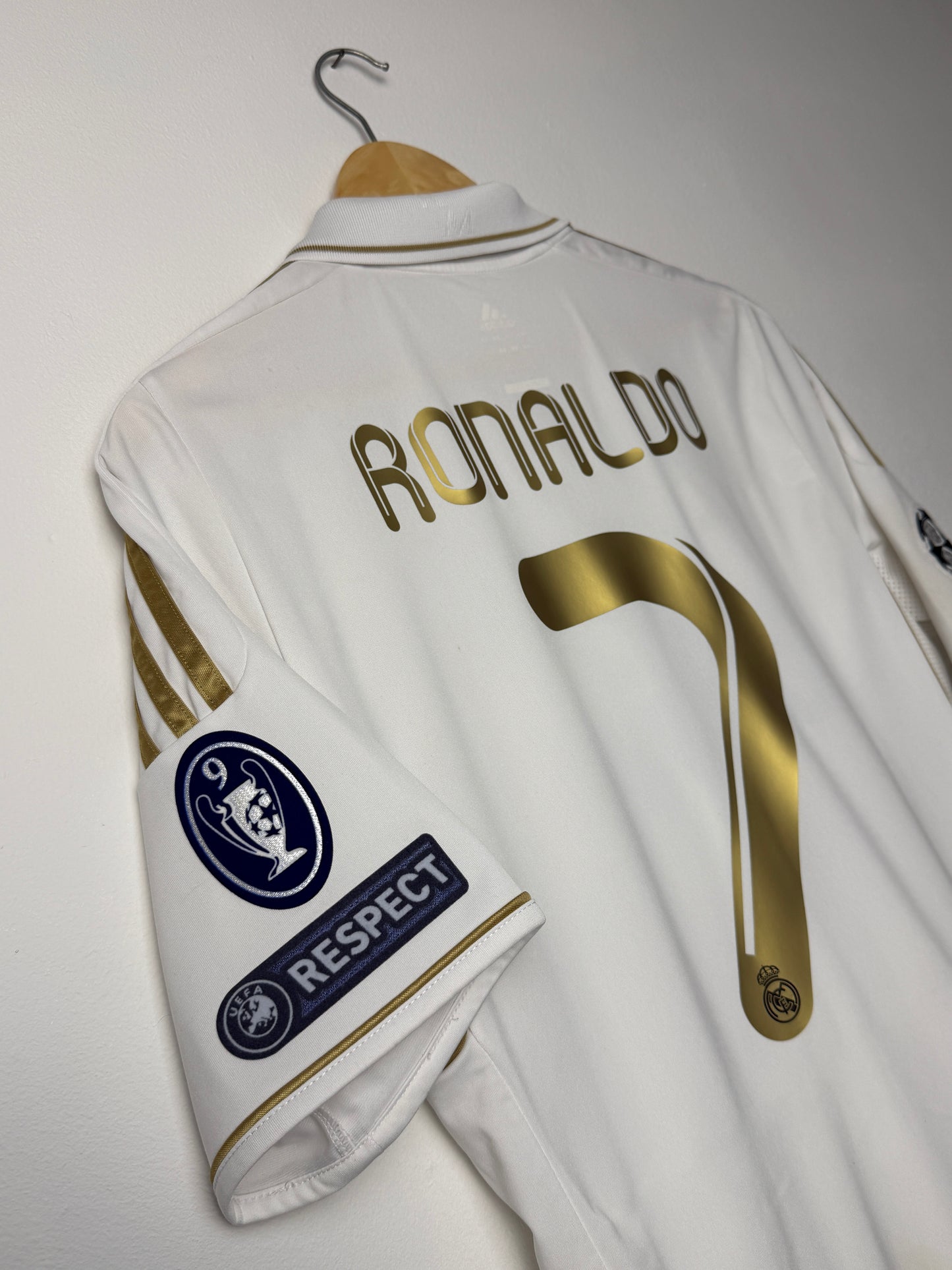 Cristiano Ronaldo Real Madrid CF 2011-12 home football shirt (M)