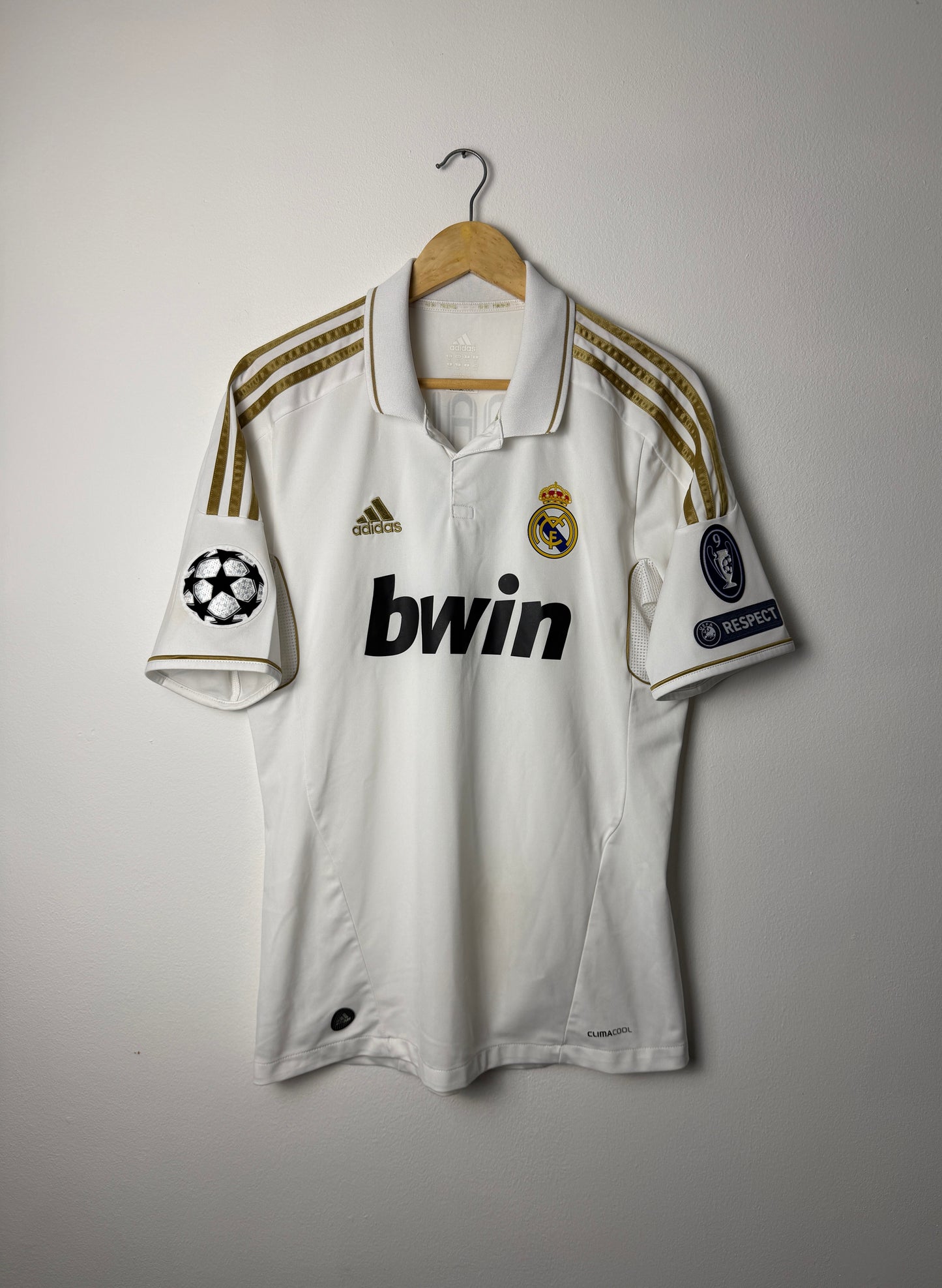 Cristiano Ronaldo Real Madrid CF 2011-12 home football shirt (M)