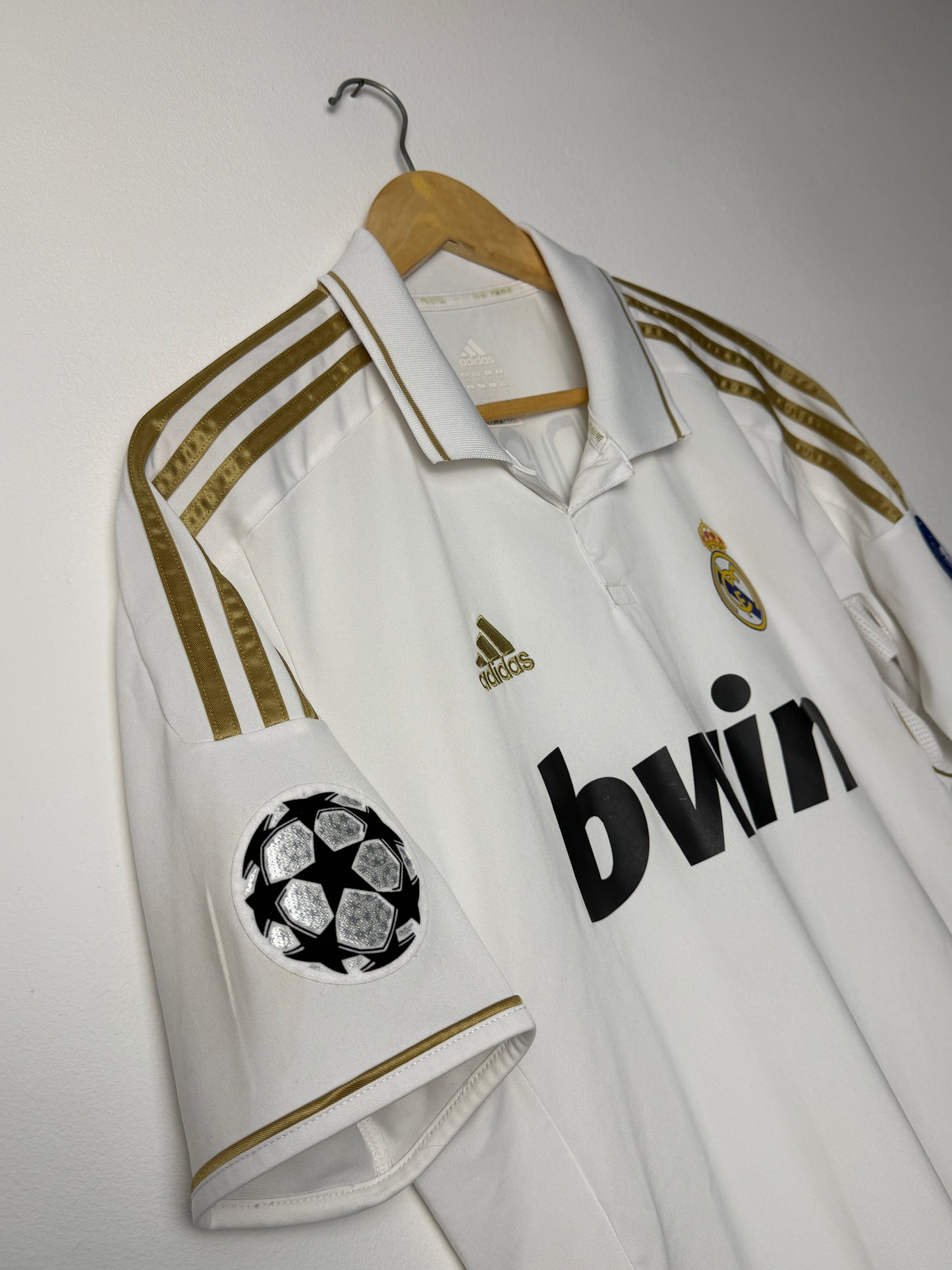 Cristiano Ronaldo Real Madrid CF 2011-12 home football shirt (M)