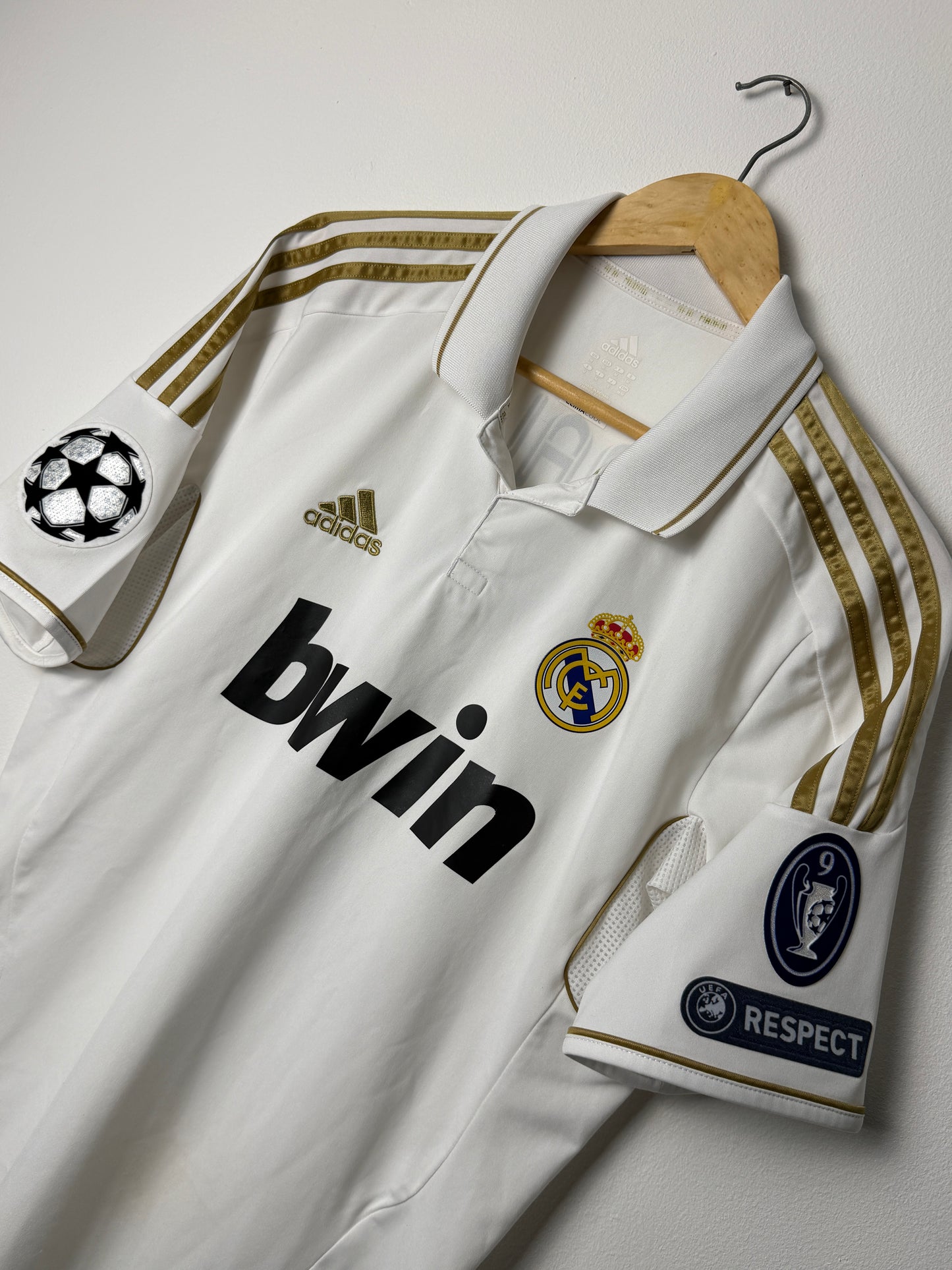 Cristiano Ronaldo Real Madrid CF 2011-12 home football shirt (M)