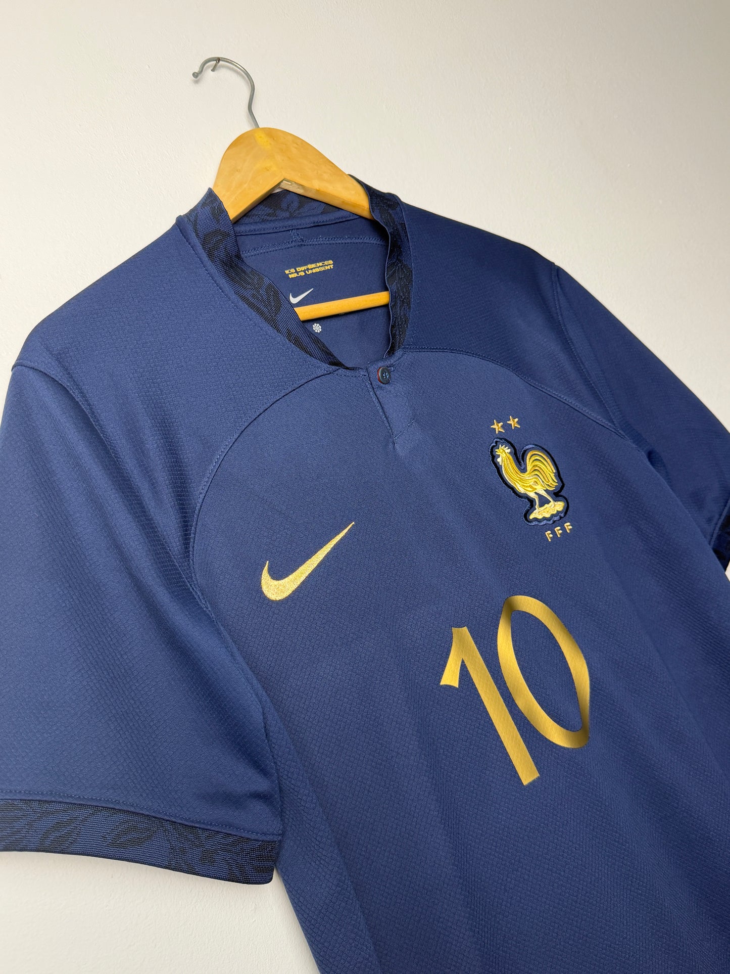 Kylian Mbappe France 2022 home football shirt (L)