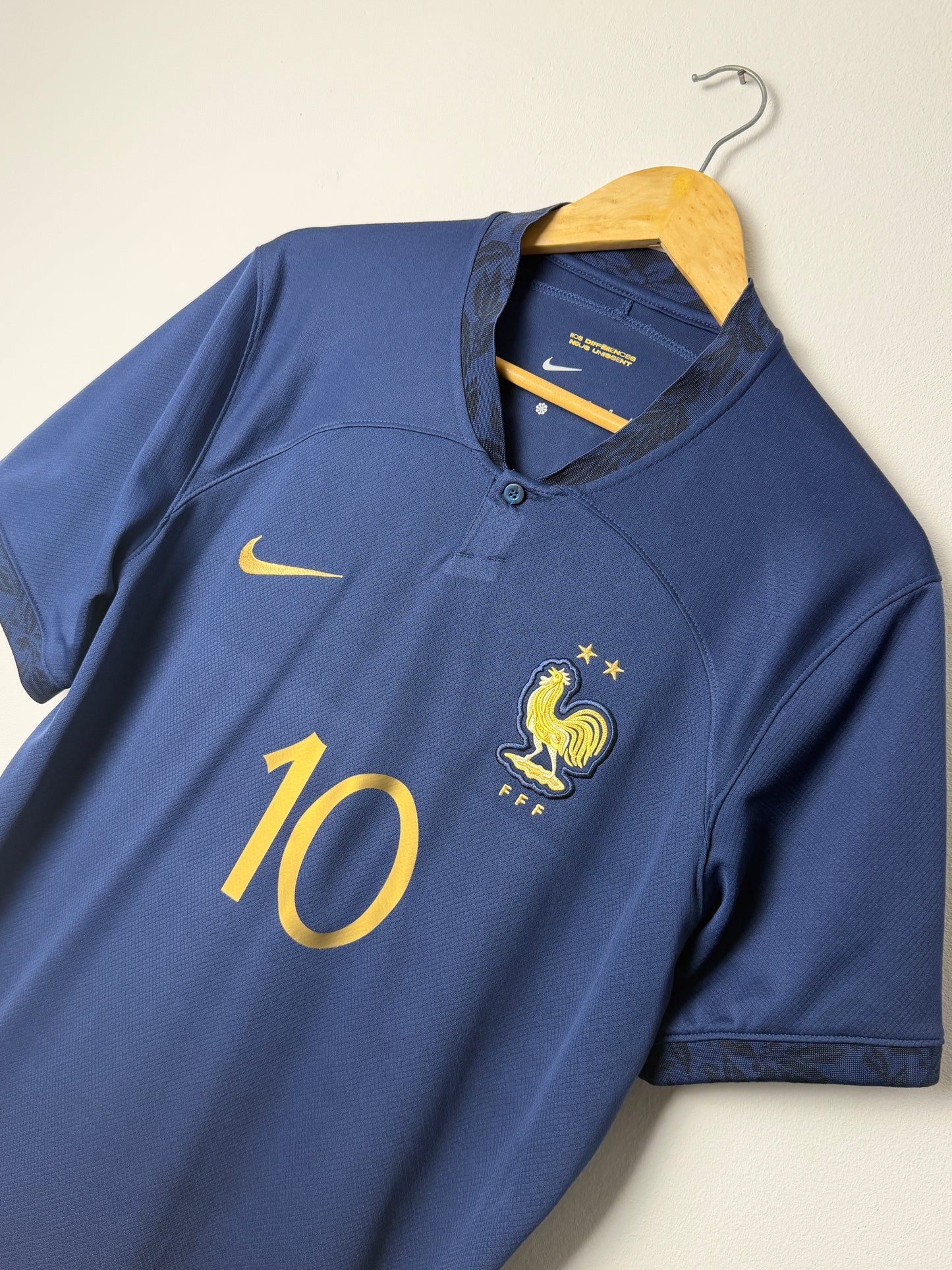 Kylian Mbappe France 2022 home football shirt (L)