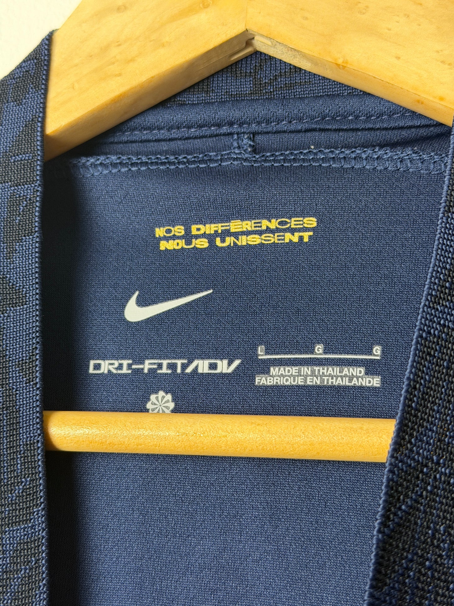 Kylian Mbappe France 2022 home football shirt (L)