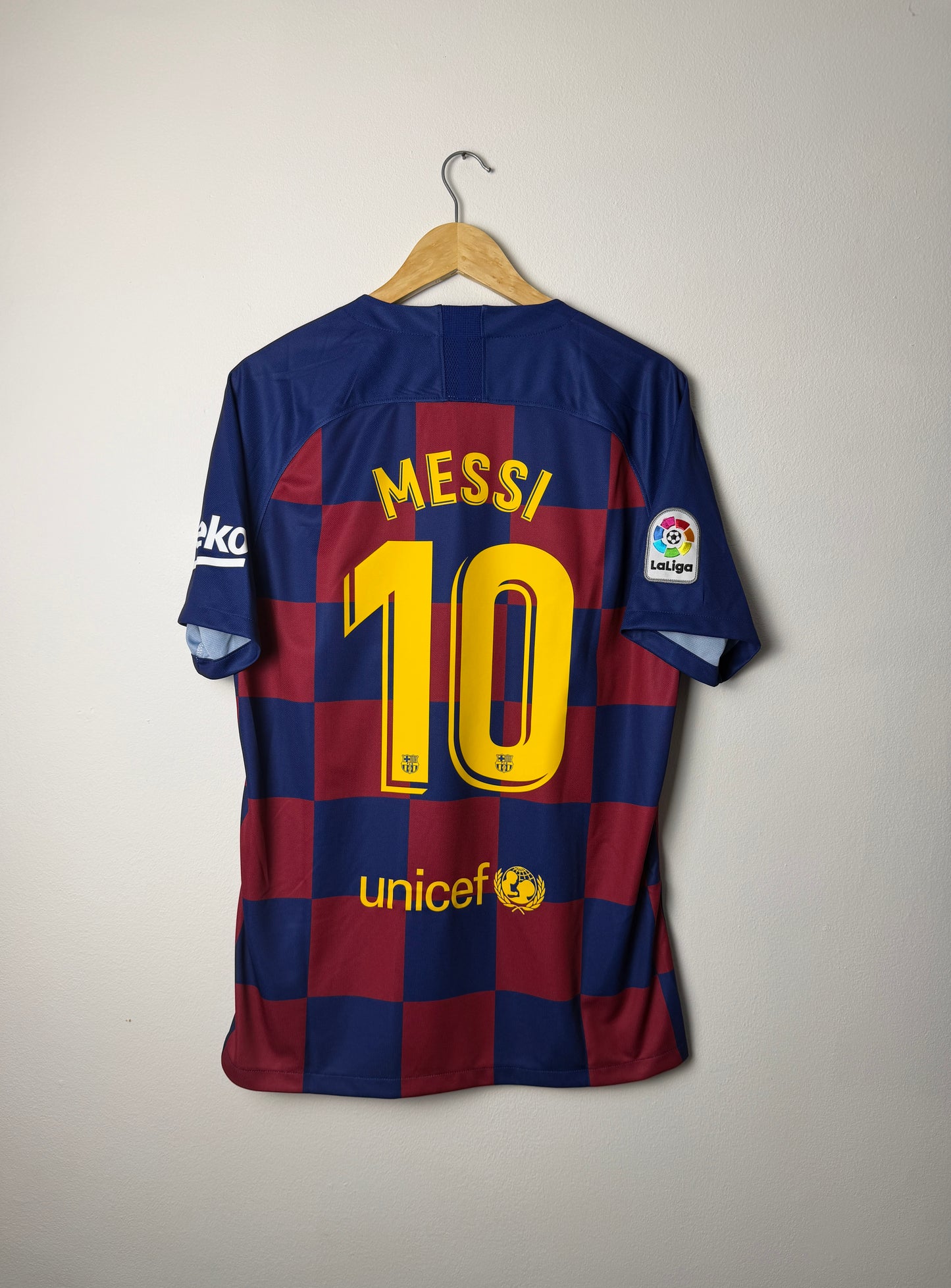Lionel Messi FC Barcelona 2019-20 home football shirt (L)