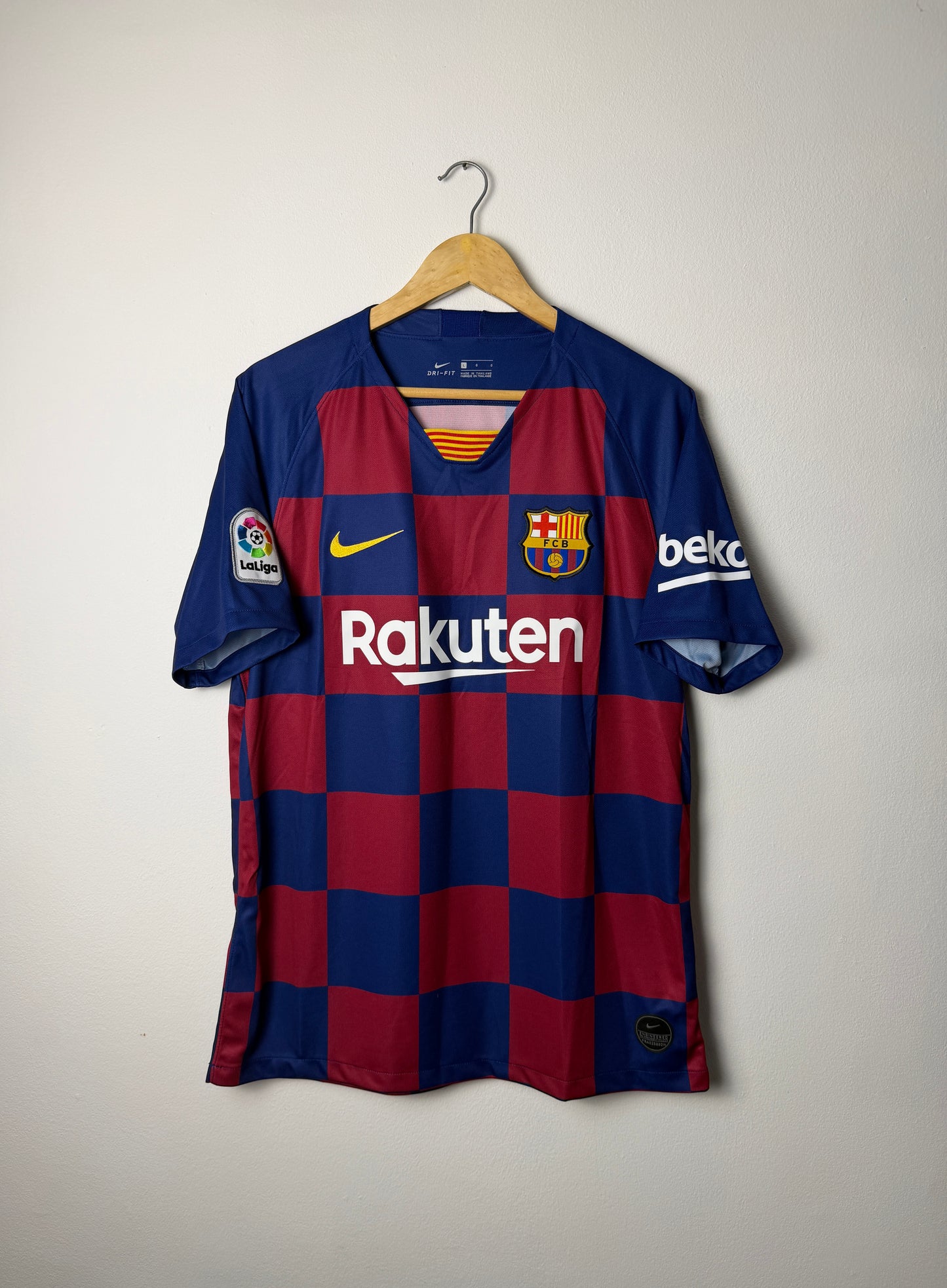 Lionel Messi FC Barcelona 2019-20 home football shirt (L)