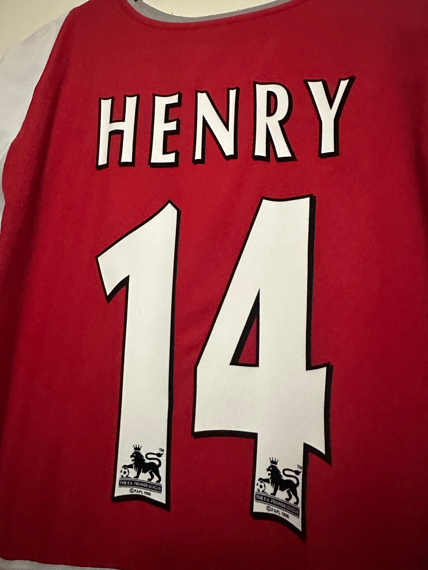 Thierry Henry Arsenal FC 2003-04 home football shirt (M)