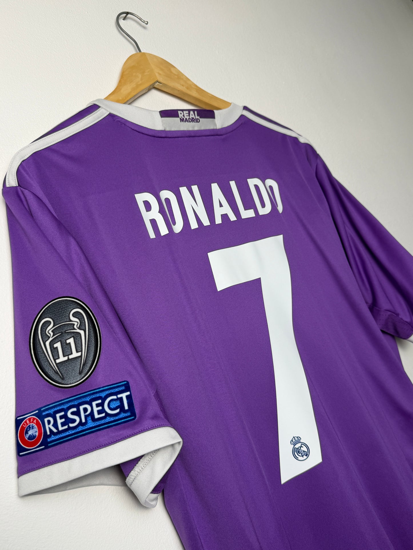 Cristiano Ronaldo Real Madrid CF 2016-17 away football shirt (XL)