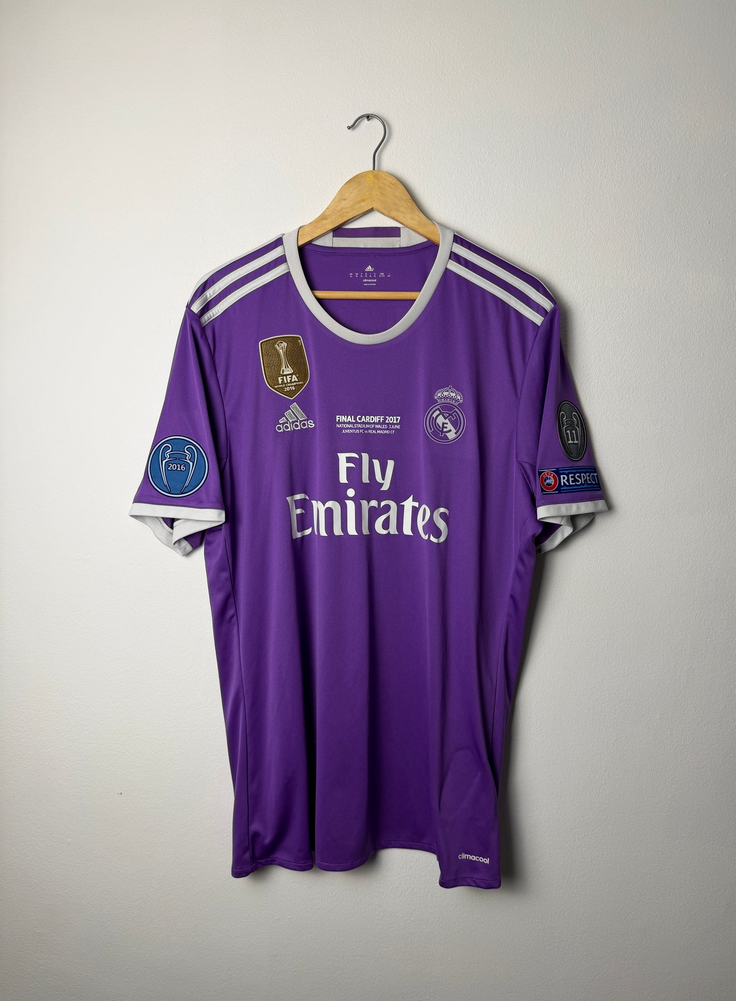 Cristiano Ronaldo Real Madrid CF 2016-17 away football shirt (XL)