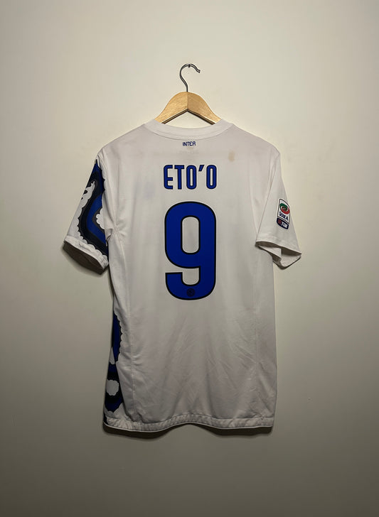 Samuel Eto'o Inter Milan 2010-11 away football shirt (M)