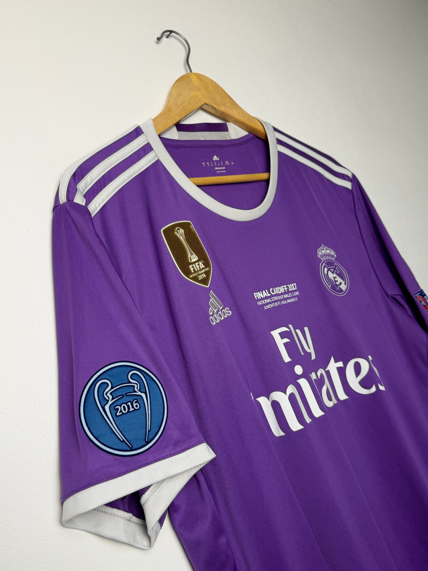 Cristiano Ronaldo Real Madrid CF 2016-17 away football shirt (XL)