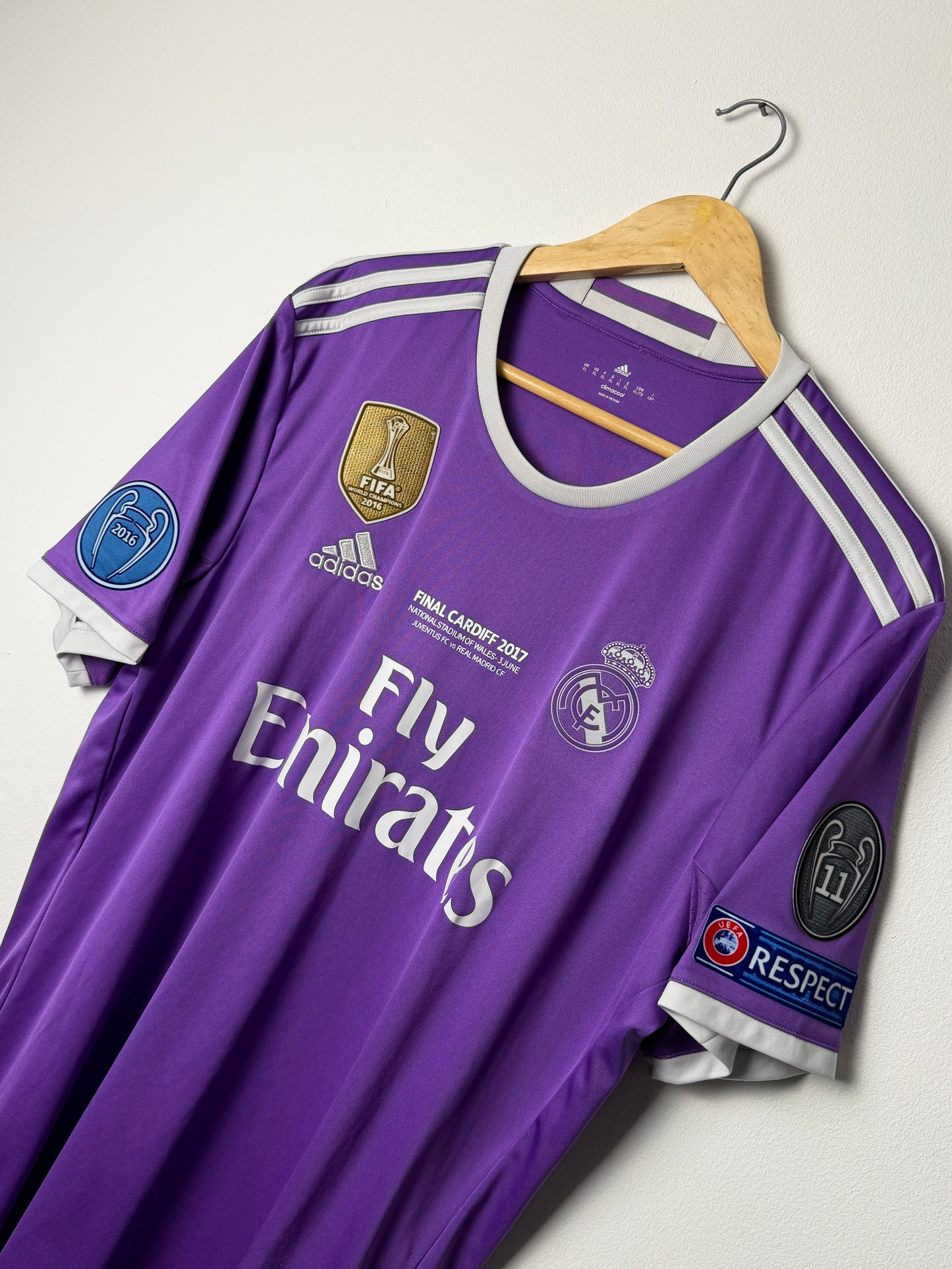 Cristiano Ronaldo Real Madrid CF 2016-17 away football shirt (XL)