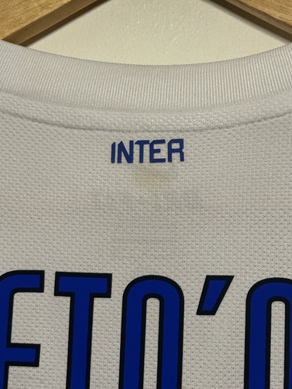 Samuel Eto'o Inter Milan 2010-11 away football shirt (M)