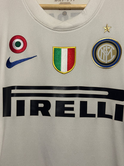 Samuel Eto'o Inter Milan 2010-11 away football shirt (M)