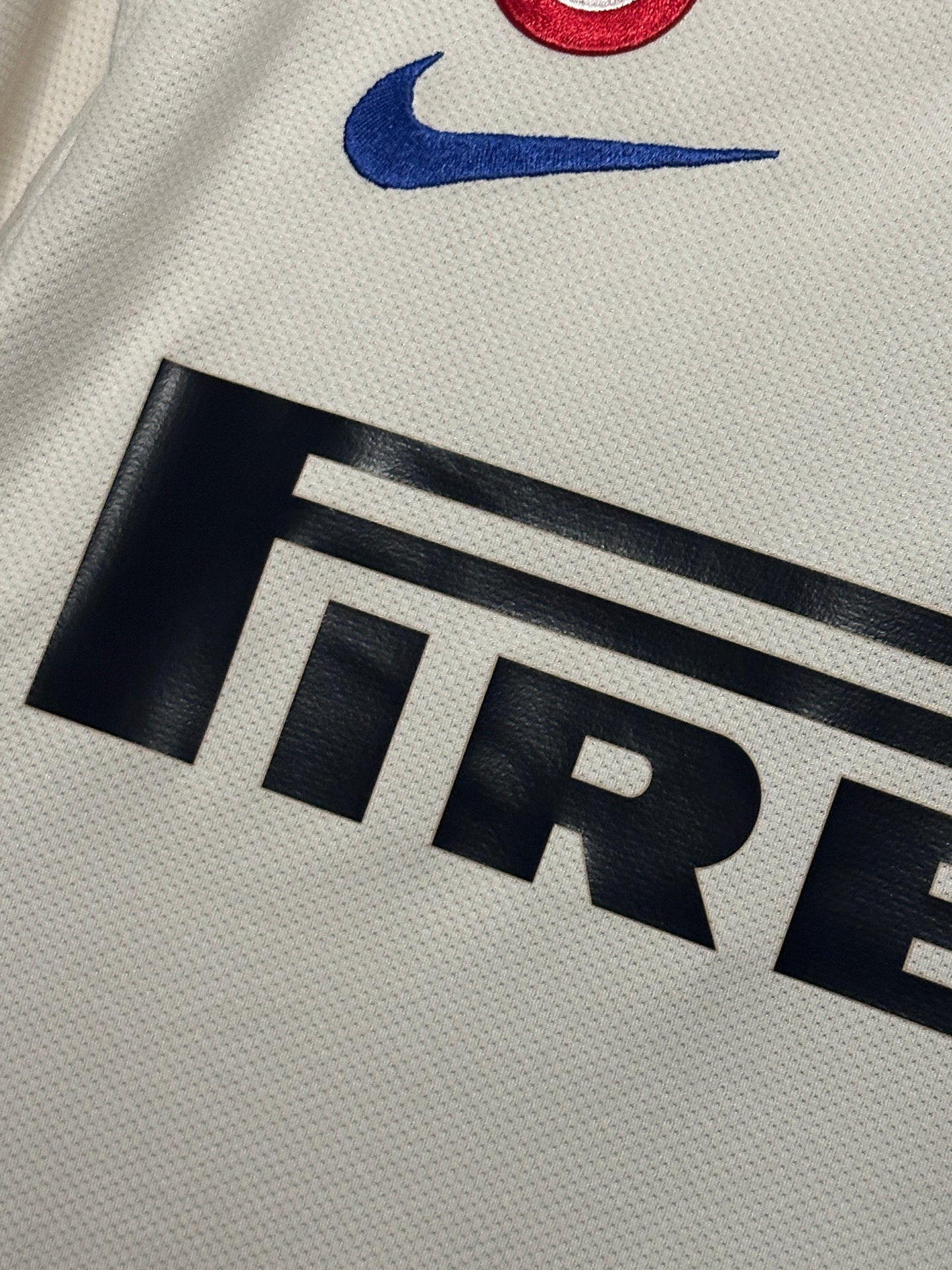 Samuel Eto'o Inter Milan 2010-11 away football shirt (M)